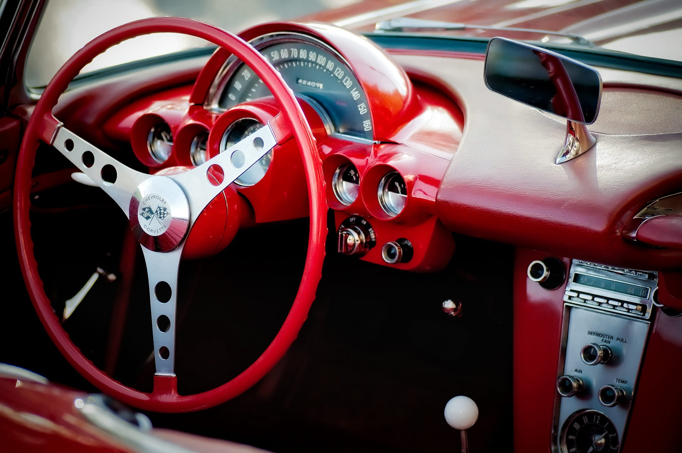 antique, motor vehicle, vintage car, wheel, 1080P, control panel, travel, red, metal, close-up, sporty, car, fast, auto, classic, retail, silver, sports car, HD Wallpaper
