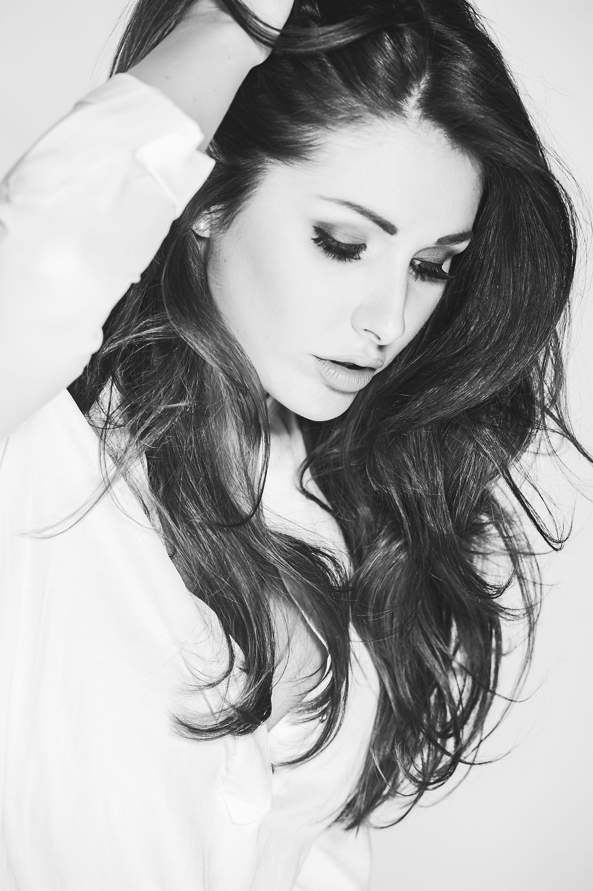 young women, beautiful woman, indoors, headshot, beauty, fashion, front view, studio shot, looking at camera, portrait, young adult, Lucy Pinder, hairstyle, Phone HD Wallpaper