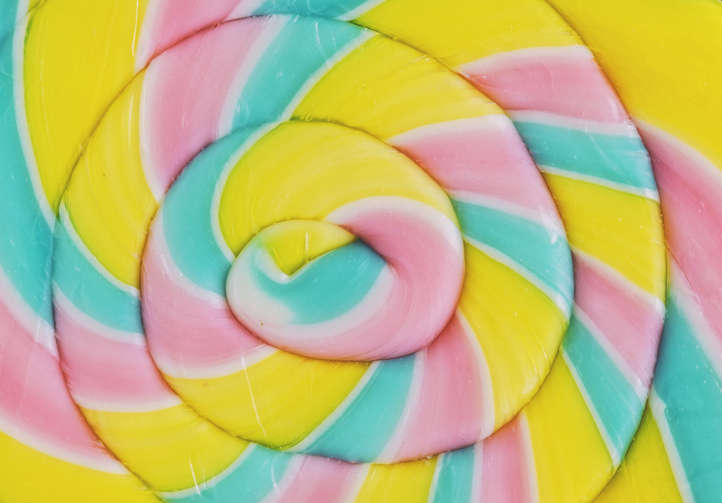closeup, circle, colorful, yellow, variation, lollypop, multicolored, studio shot, taste, design, sugary, close-up, twisted, desktop, 1080P, holiday, outdoors, HD Wallpaper