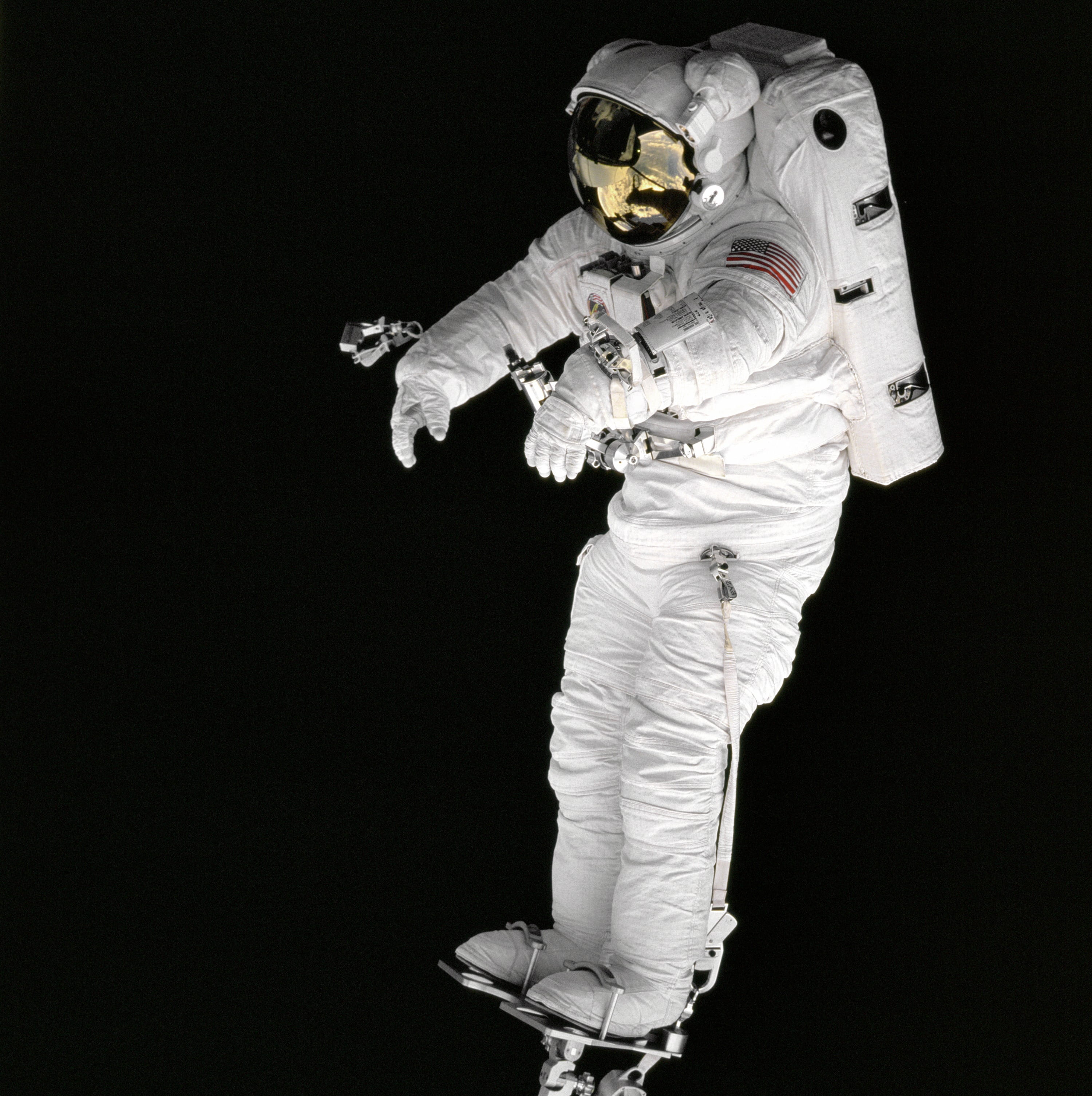 pack, full length, indoors, portrait, one man only, protection, copy space, space suit, space-walk, people, beautiful, space, astronaut, suit, black Background, Phone HD Wallpaper