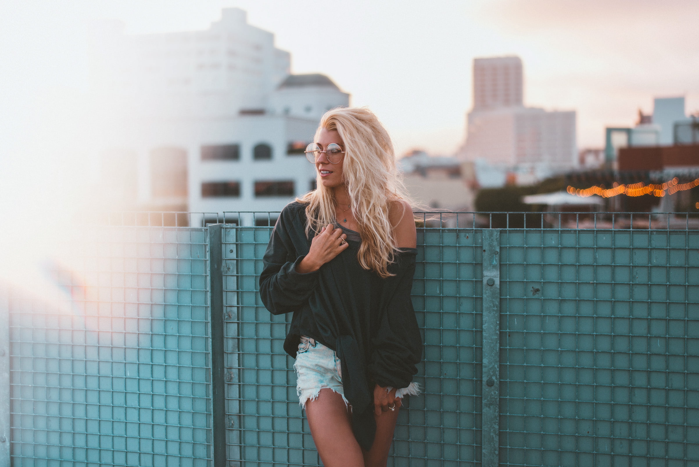 glasses, women, city, cityscape, blonde, hot pants, 1080P, women outdoors, HD Wallpaper
