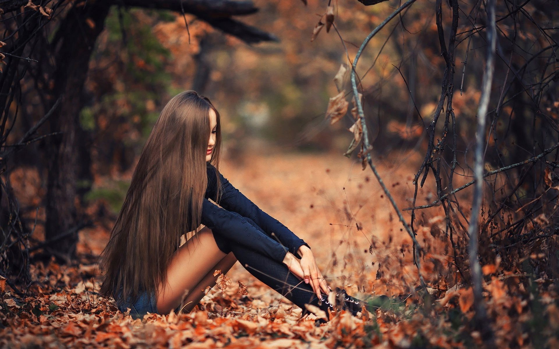 autumn, sitting, teenager, outdoors, women, adult, woodland, nature, plant, plant part, young adult, forest, hairstyle, 1080P, leaf, beauty, tree, brown hair, HD Wallpaper