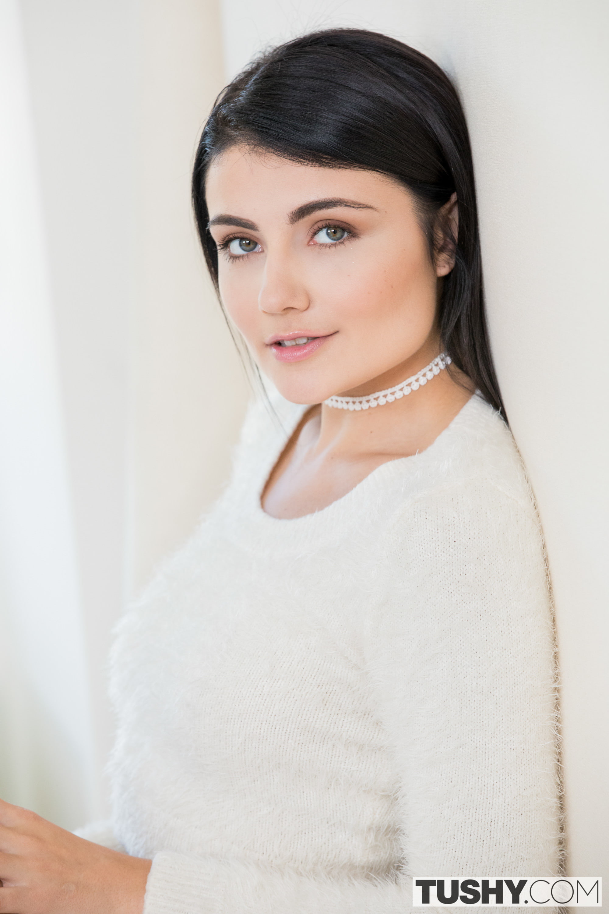 looking at viewer, black hair, 2K, model, Adria Rae, women, choker, Phone HD Wallpaper