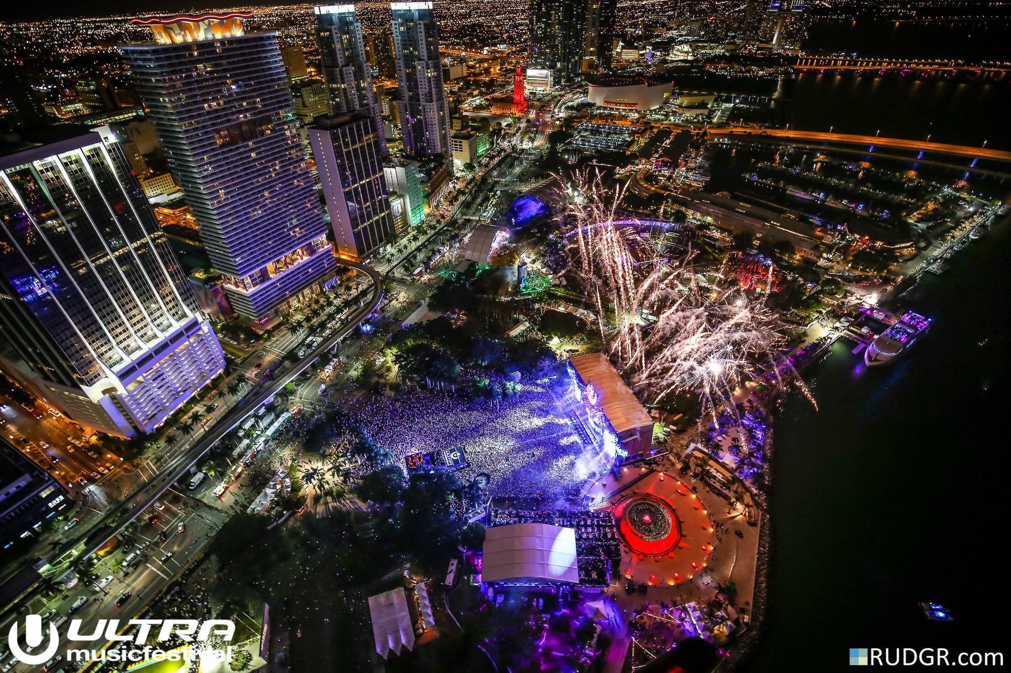 financial district, illuminated, Ultra Music Festival, 1080P, tower, no people, luxury, Miami, cityscape, building exterior, office building exterior, HD Wallpaper