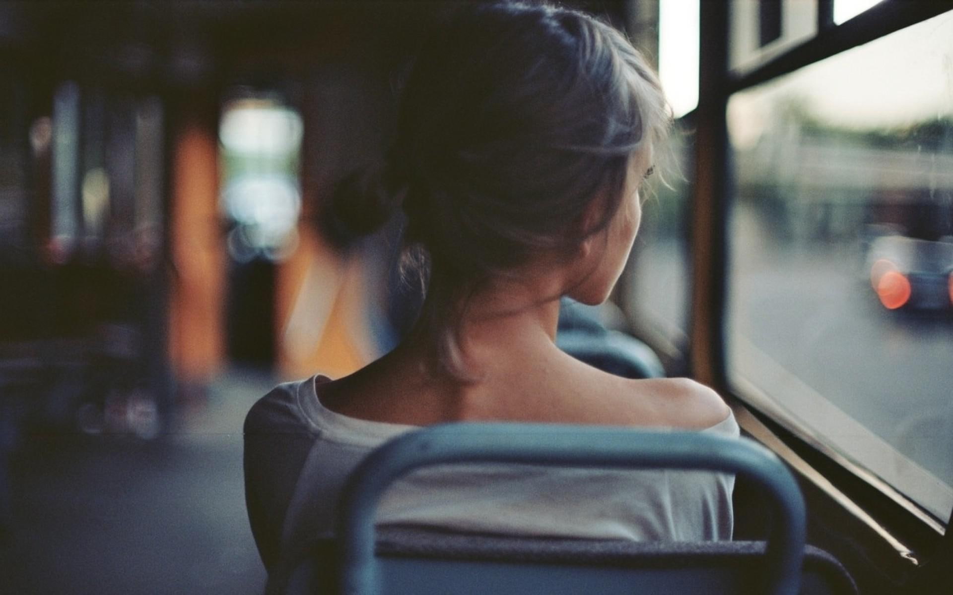 women, 1920x1200, 1080P, s, shirt, girls, woman, white, bus, girl, sitting, HD Wallpaper