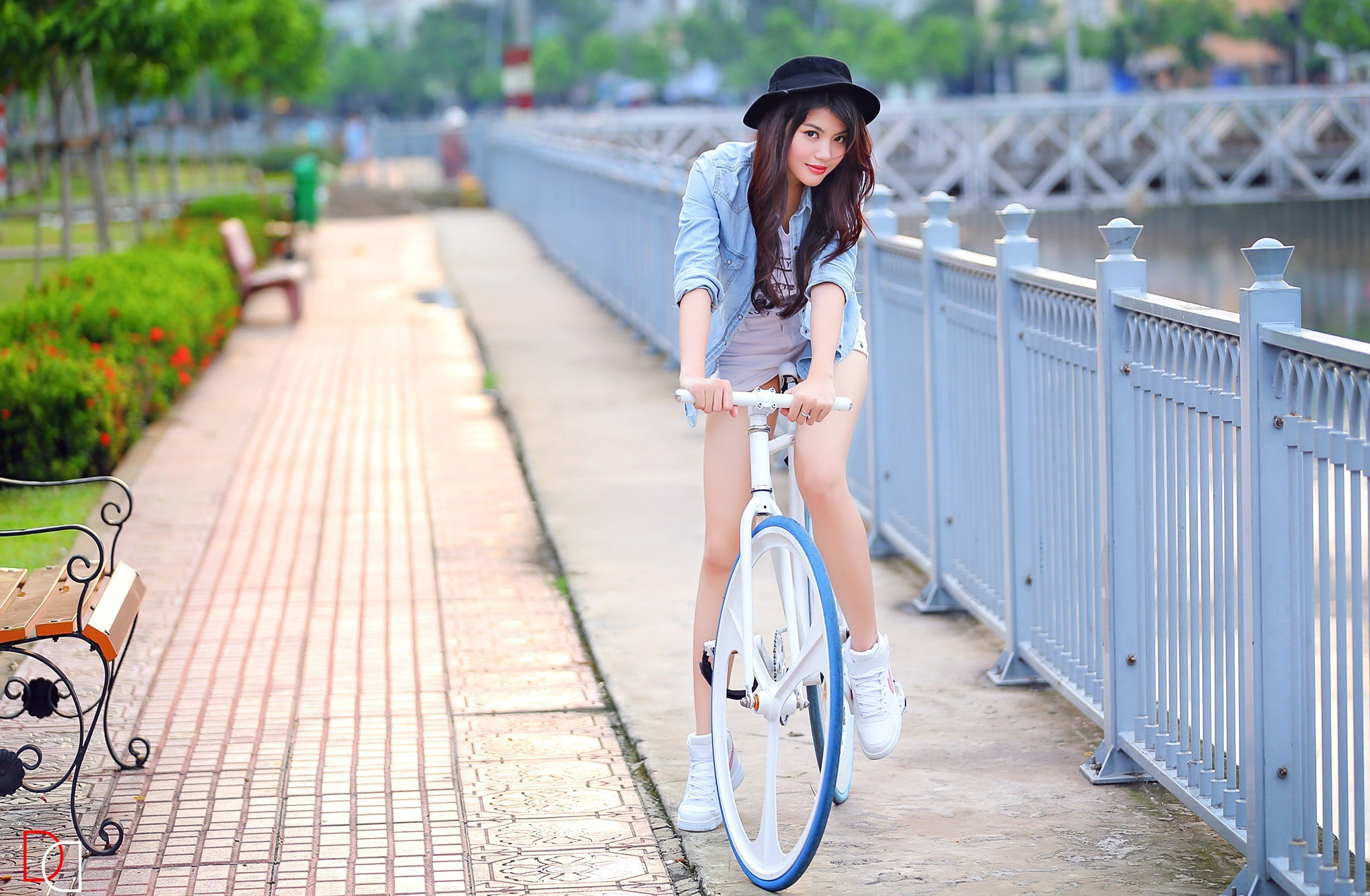 hairstyle, beautiful people, teenager, hat, casual clothing, smiling, fixie, millinery, women, one person, beautiful woman, 1080P, fashion, outdoors, sport, HD Wallpaper