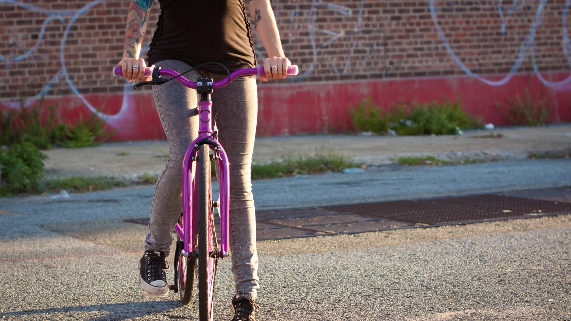 casual clothing, city, women outdoors, bicycle, sport, one person, street, outdoors, nature, 1080P, urban, riding, road, mode of transportation, ride, HD Wallpaper