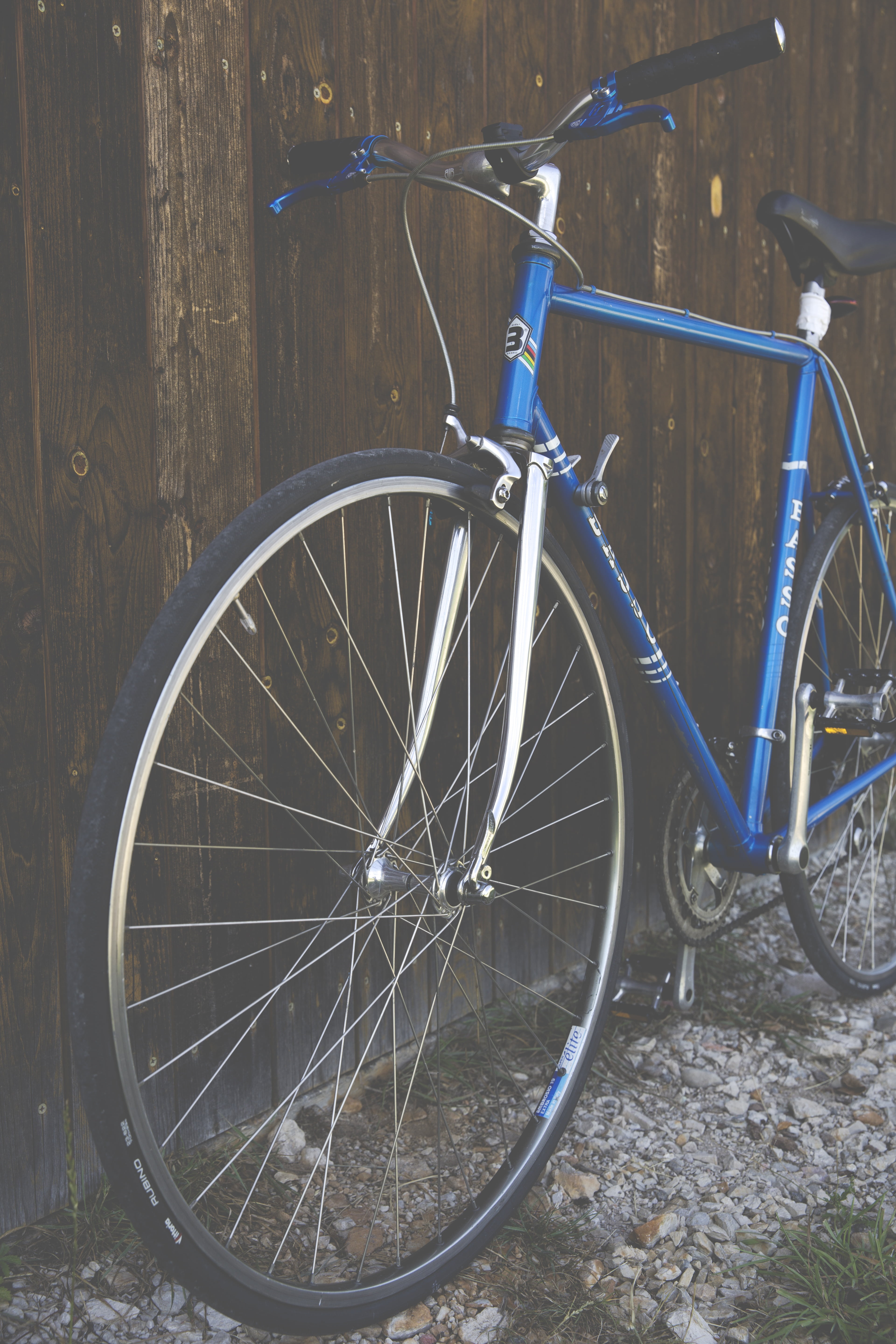 day, wood - material, sport bike, wheel, no people, classic, road, cyclists, wall - building feature, track cycling, land vehicle, design, cycling, locomotion, Phone HD Wallpaper