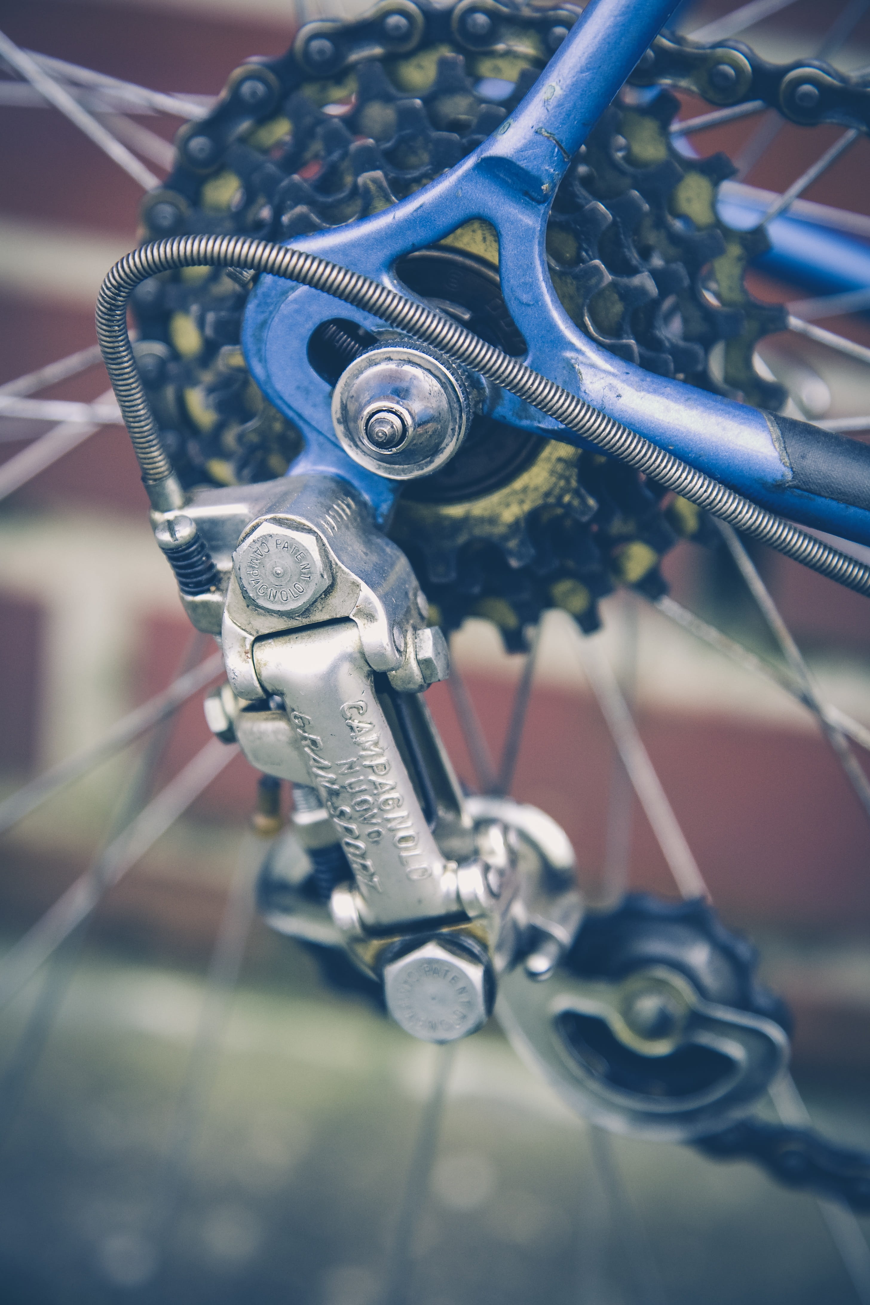 no people, innovation, selective focus, bike, Gears, bicycle, close-up, string, land vehicle, machine part, trend, Circuit, Road Bike, transportation, string instrument, Phone HD Wallpaper