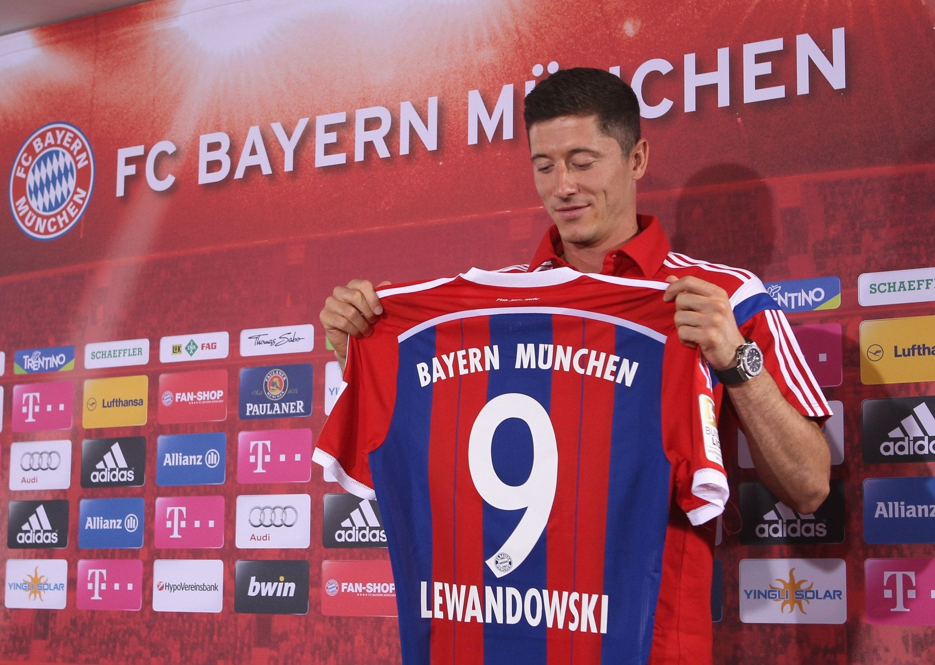 capital letter, men, clothing, 1080P, red, text, holding, waist up, retail, front view, one person, FC Bayern Munich, business, Soccer, Robert Lewandowski, HD Wallpaper