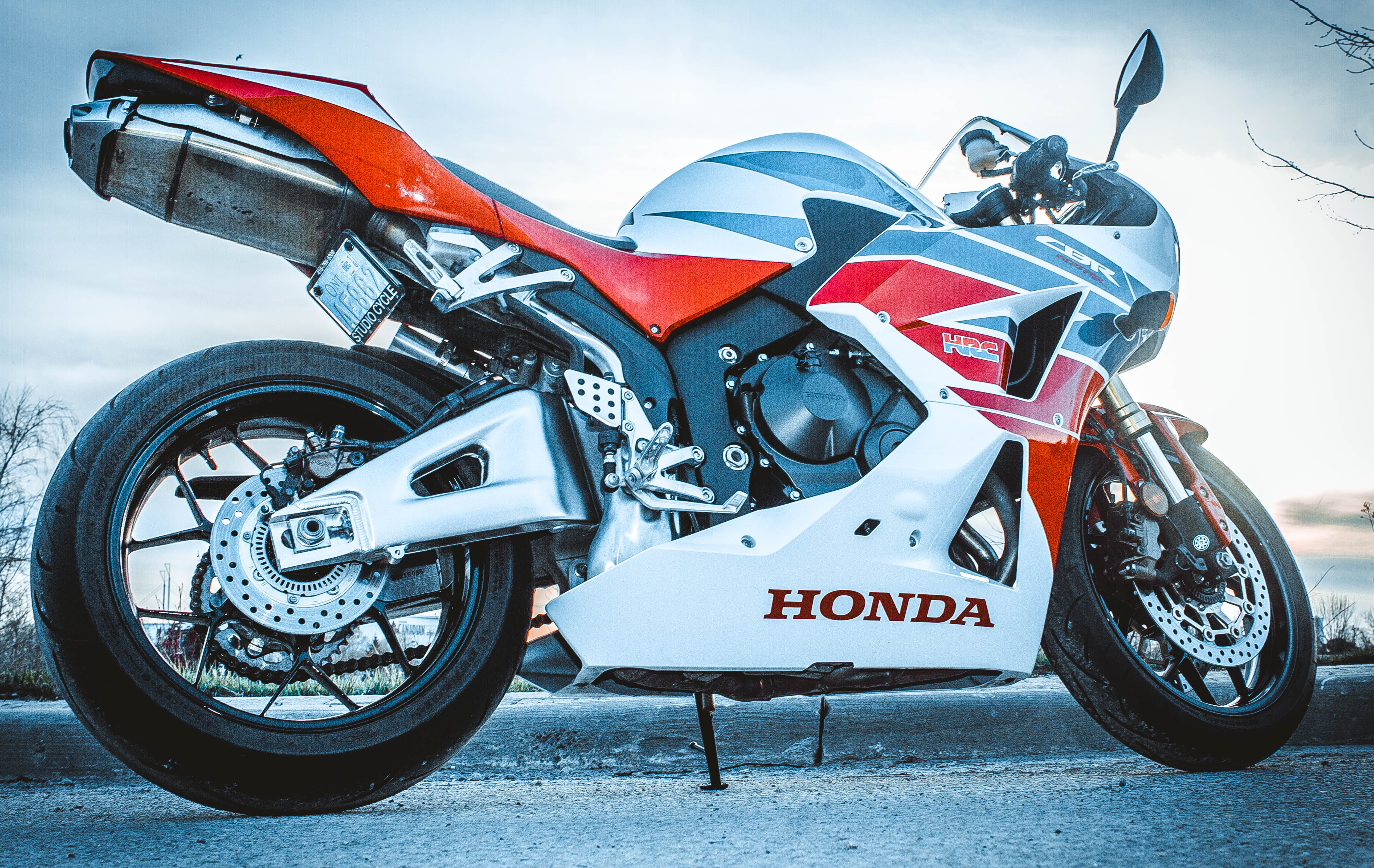 spoke, land vehicle, sports race, sportbike, motorcycle, vehicle, day, sports helmet, headwear, nature, luxury, orange, tire, helmet, 4K, logo, outdoors, HD Wallpaper