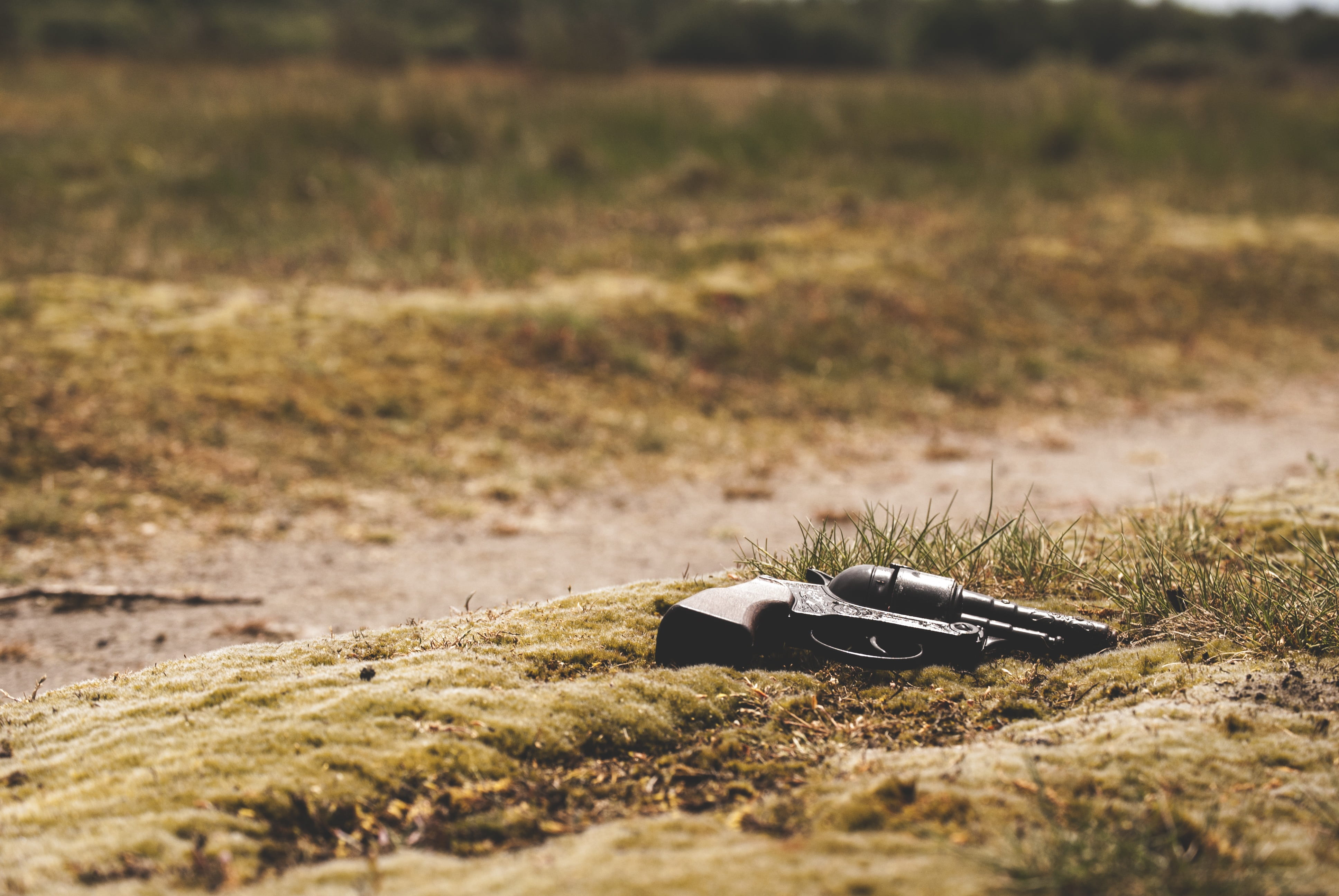 ground, violence, sunlight, weapon, focus on foreground, gun, crime scene, selective focus, danger, still life, grass, firearm, outdoors, tranquility, lost, HD Wallpaper