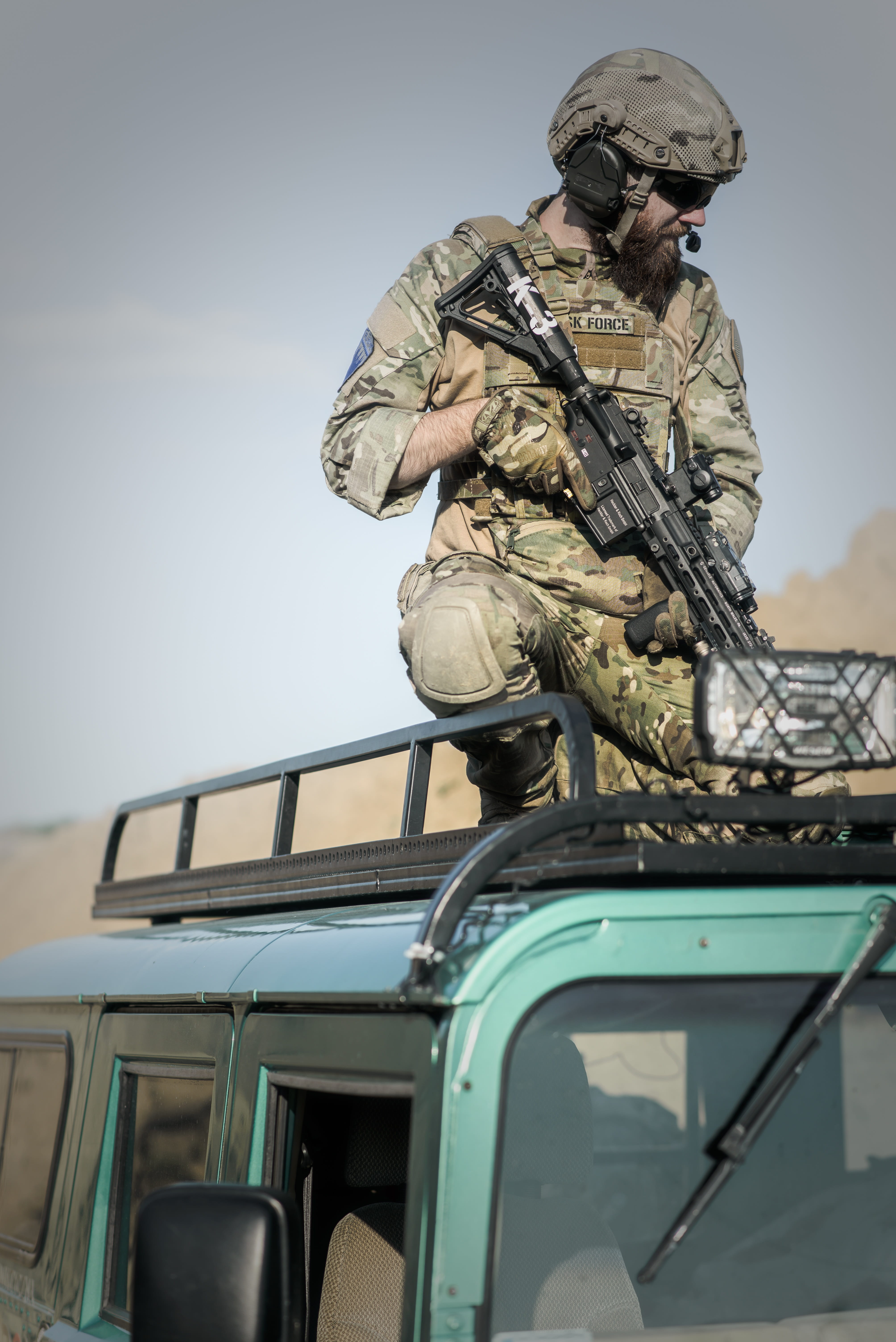 conflict, shooter, terrorism, adventure, terror, smoke, pistol, action, killer, people, walkie-talkie, nature, group, assault, kill, active, war, sky, terrorist, Phone HD Wallpaper
