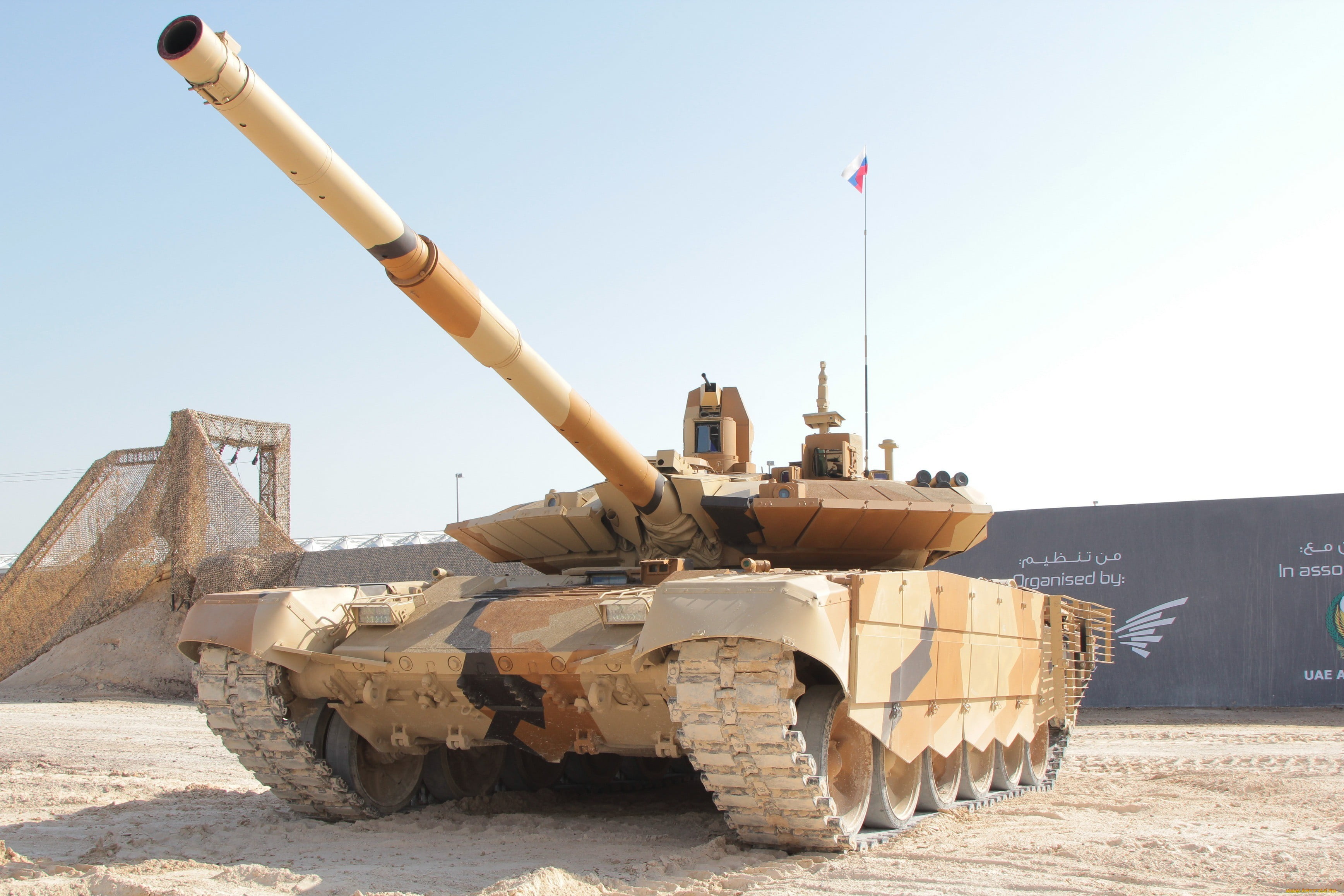 2K, brown, mode of transportation, flag, camouflage, war, military, battle, Russia, sky, nature, T-90 MS, conflict, gun, army, clear sky, building exterior, HD Wallpaper