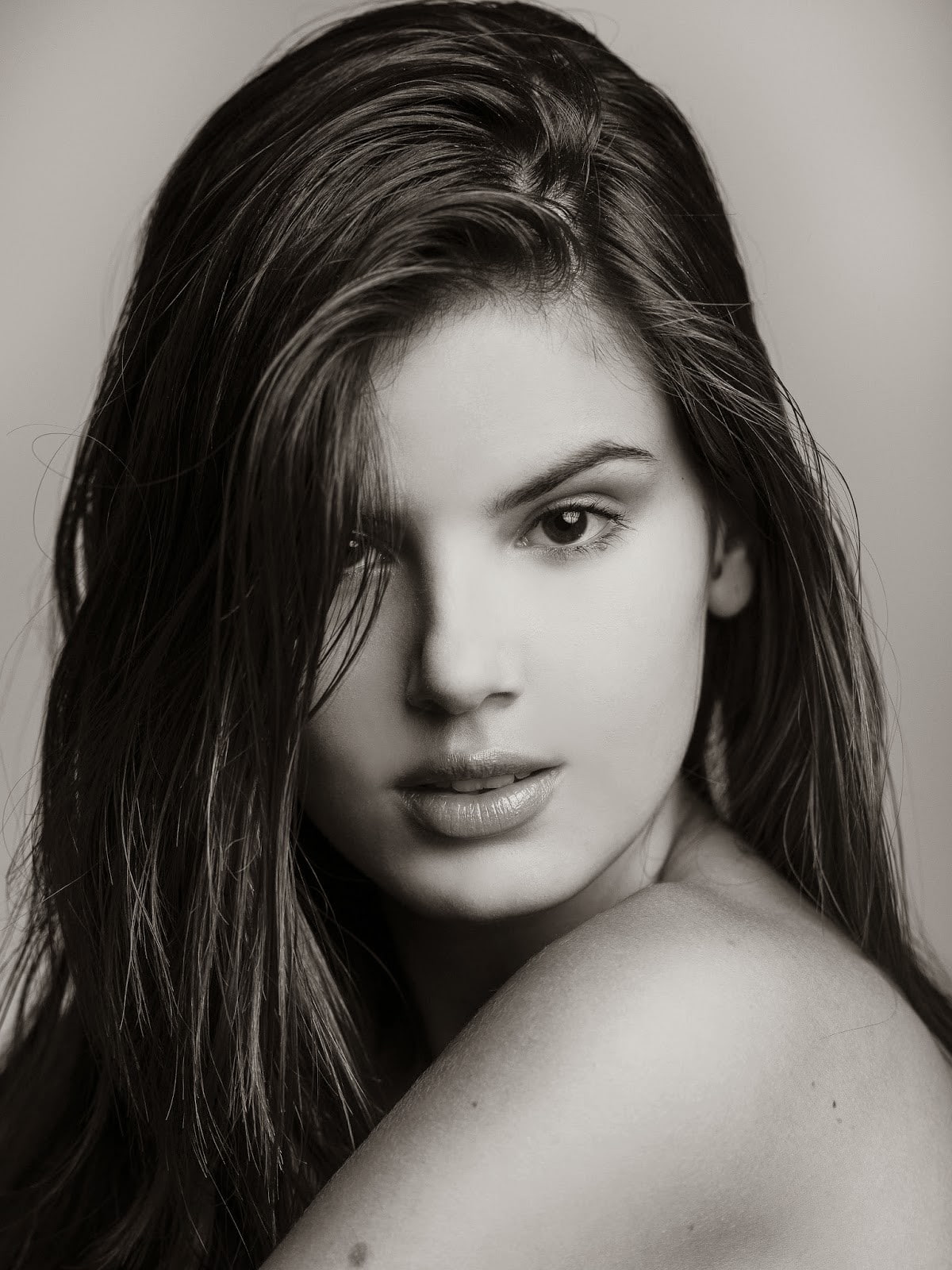 Latinas, Camila Queiroz, actress, women, 720P, celebrity, looking at viewer, Brazilian, brunette, Phone HD Wallpaper