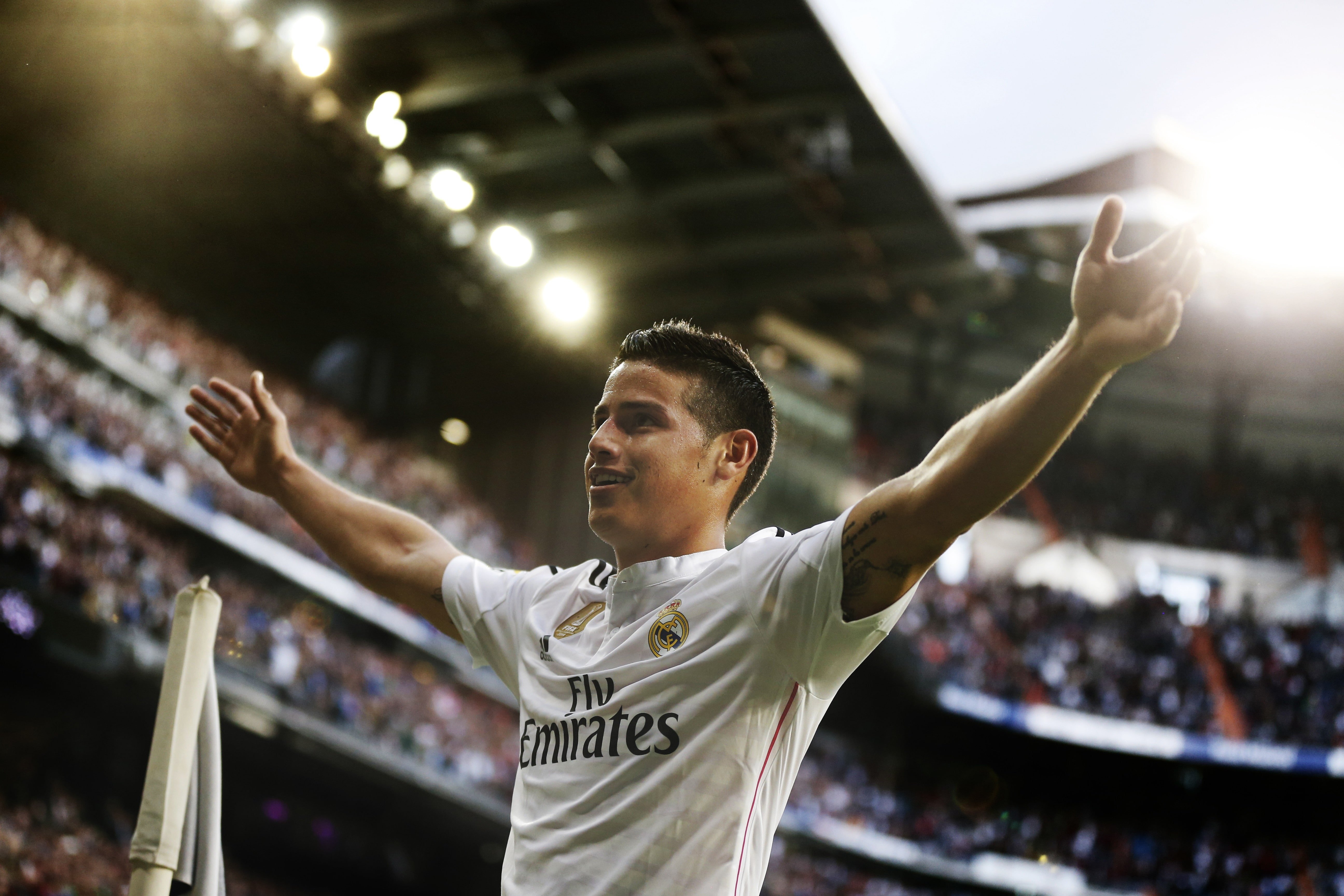 5K, one person, waist up, real madrid, Men, arms raised, stadium, sport, incidental people, human arm, limb, standing, human limb, athlete, competition, HD Wallpaper
