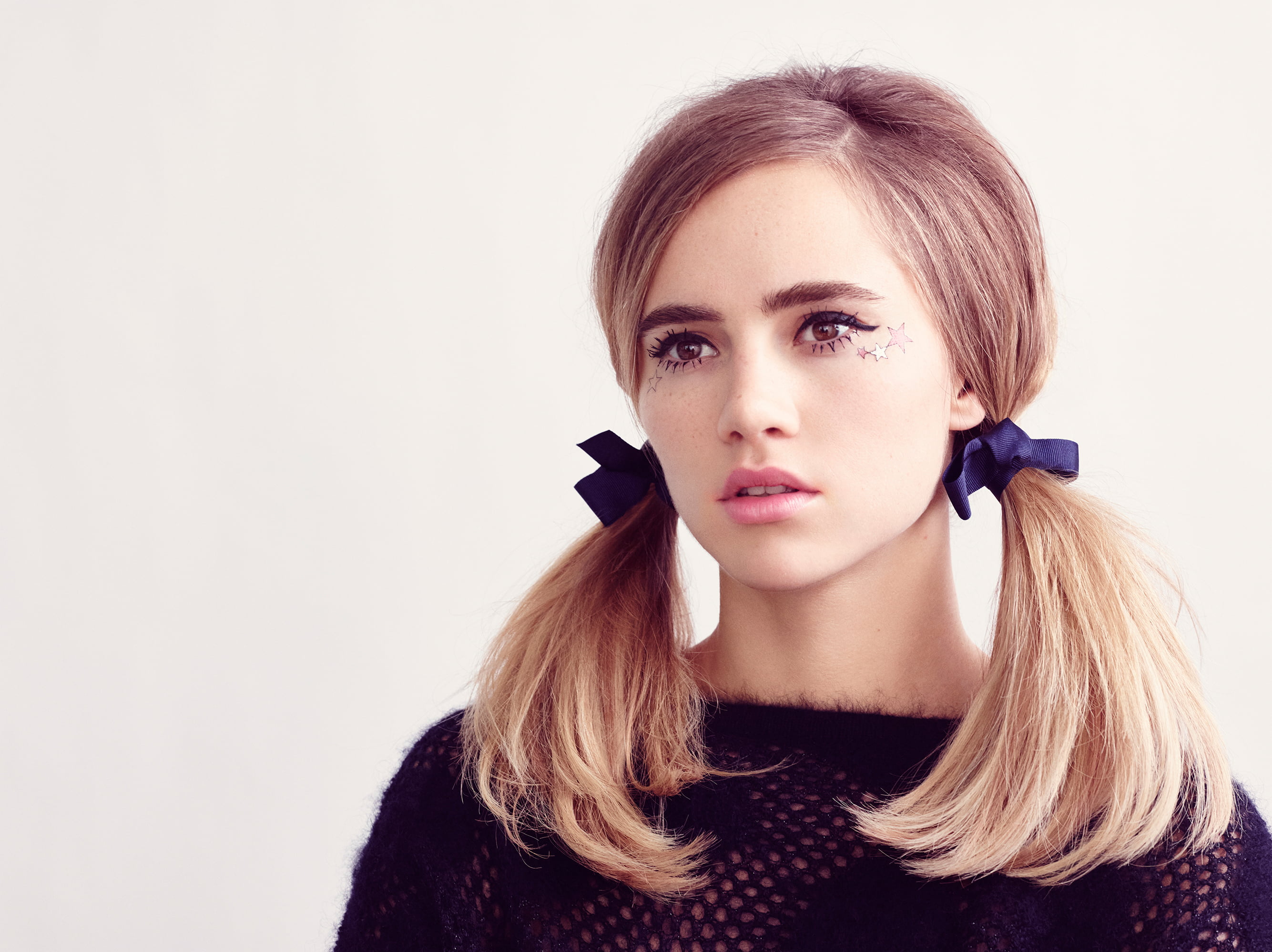 young women, beautiful woman, model, beautiful people, teenager, hair, Suki Waterhouse, Blue ribbons, front view, human face, one person, beauty, women, HD Wallpaper