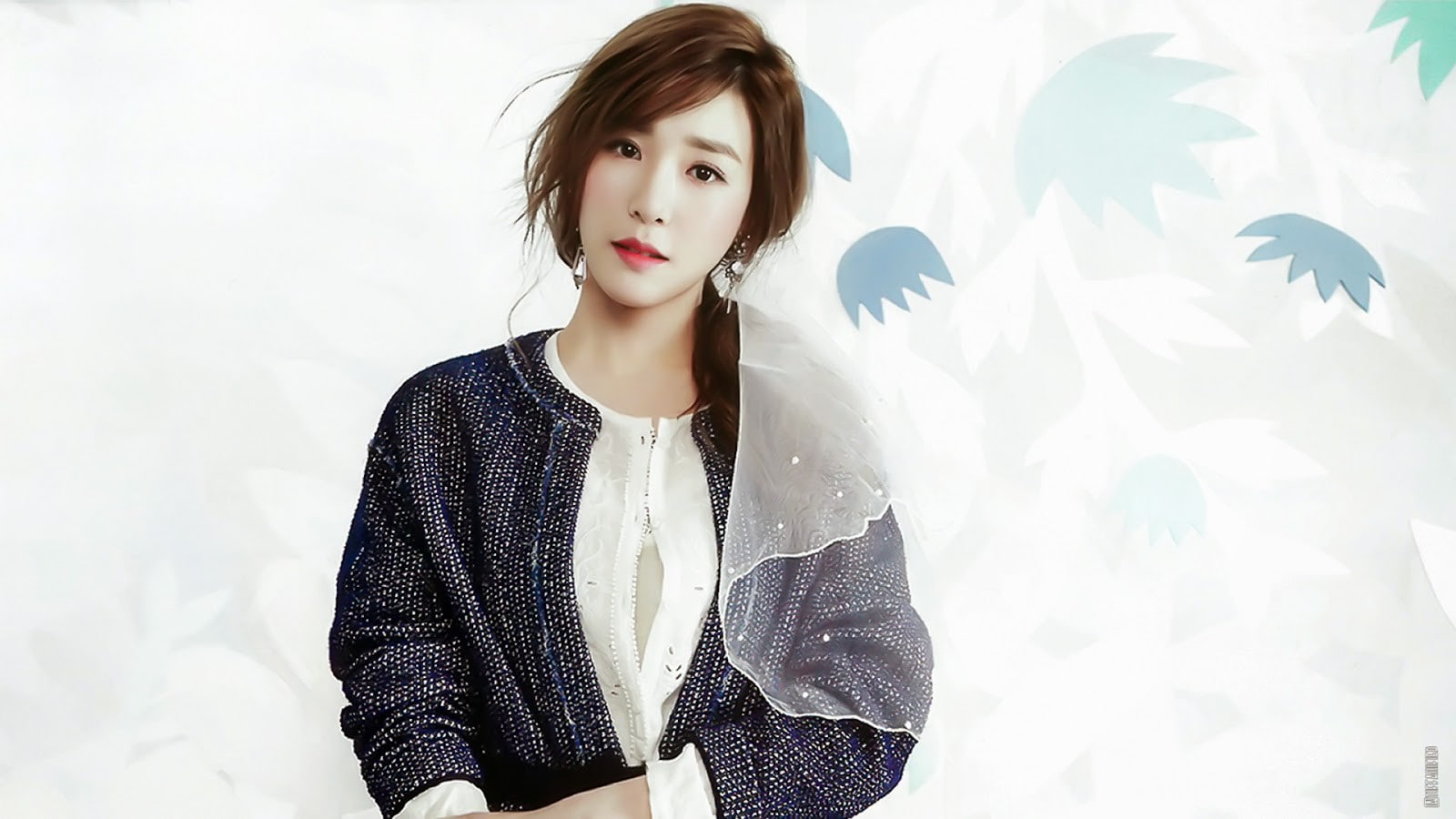 K-pop, waist up, leisure activity, Girls Generation, beauty, young adult, hairstyle, brunette, standing, looking at viewer, Tiffany Hwang, real people, HD Wallpaper