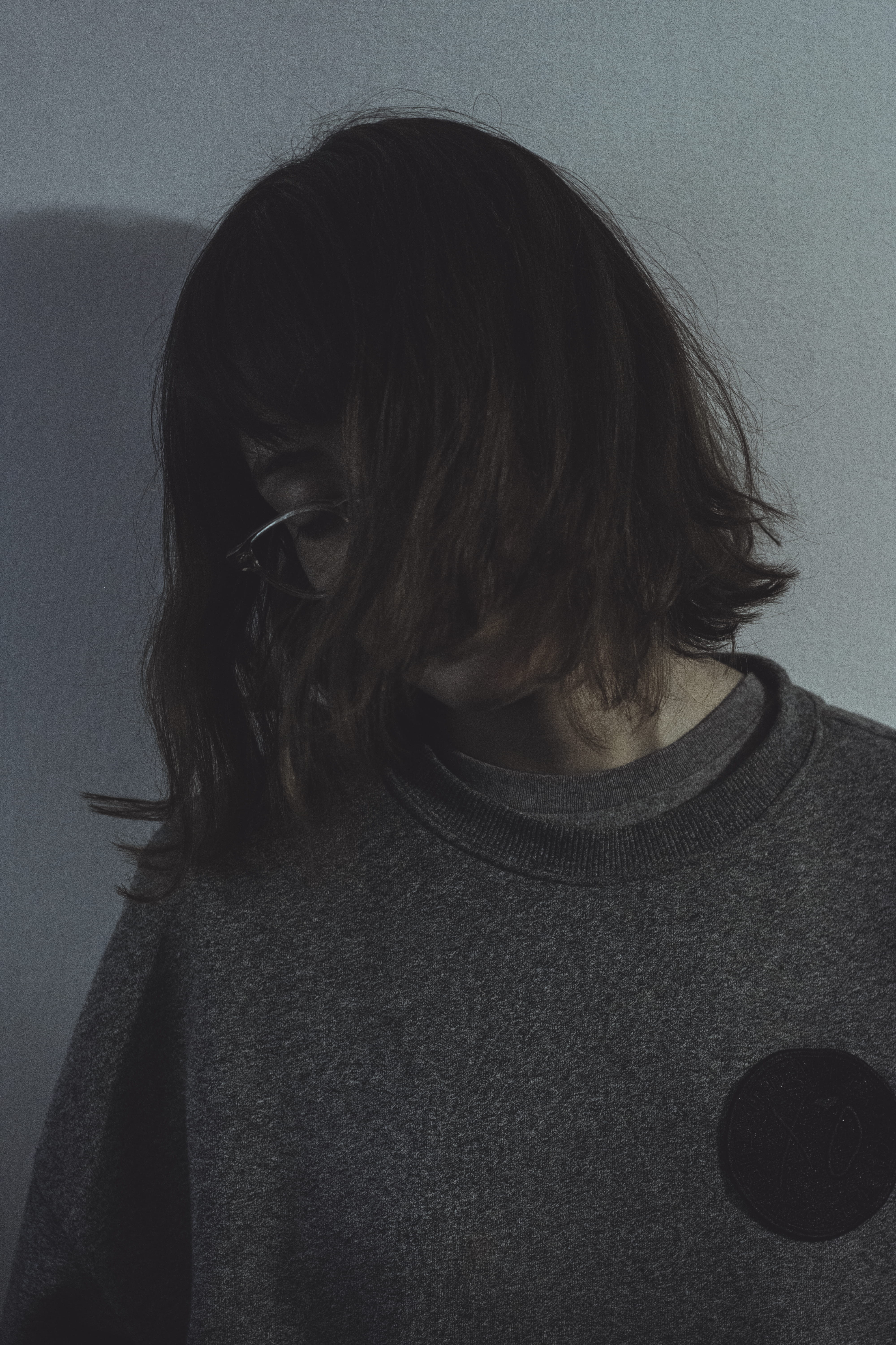 wall, teenager, contemplation, adult, human hair, white, one person, front view, gray, wall - building feature, sweater, lifestyles, leisure activity, people, Phone HD Wallpaper
