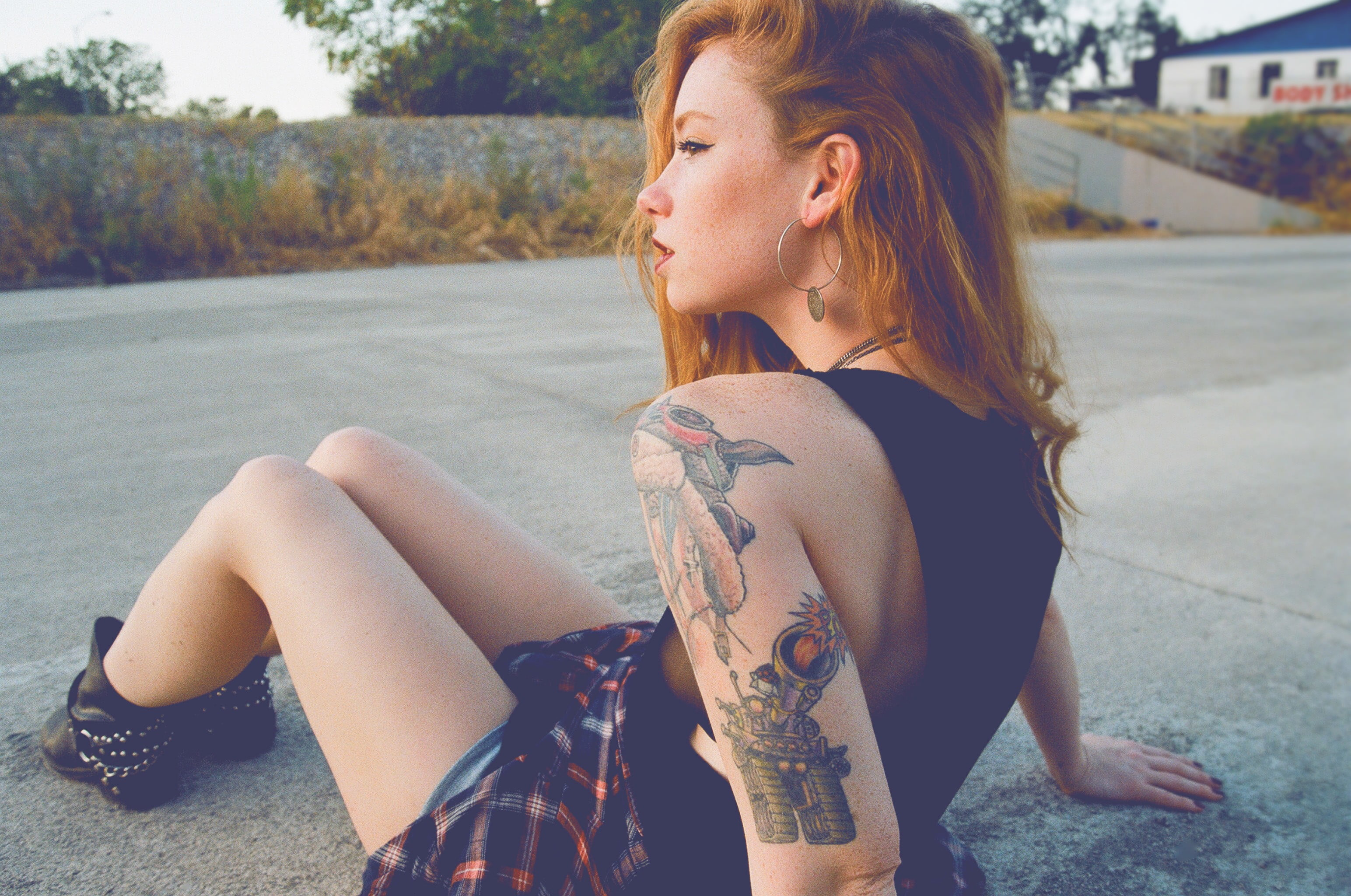 outdoors, young adult, beautiful woman, young women, leisure activity, tank top, contemplation, hair, redhead, short shorts, freckles, women, sitting, side view, HD Wallpaper