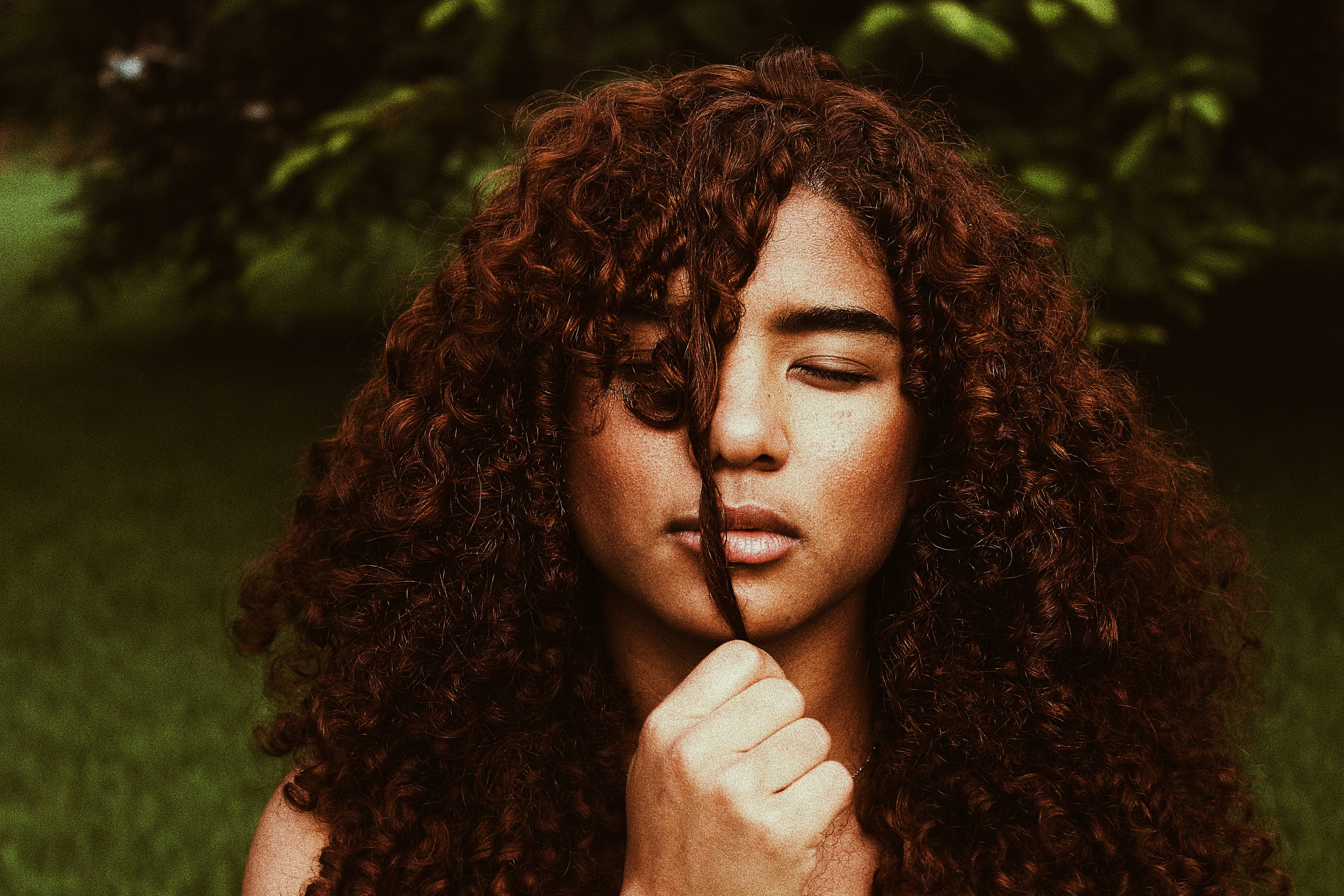 looking, redhead, one person, contemplation, women, front, young adult, hair, focus on foreground, medium-length hair, headshot, real people, close-up, HD Wallpaper