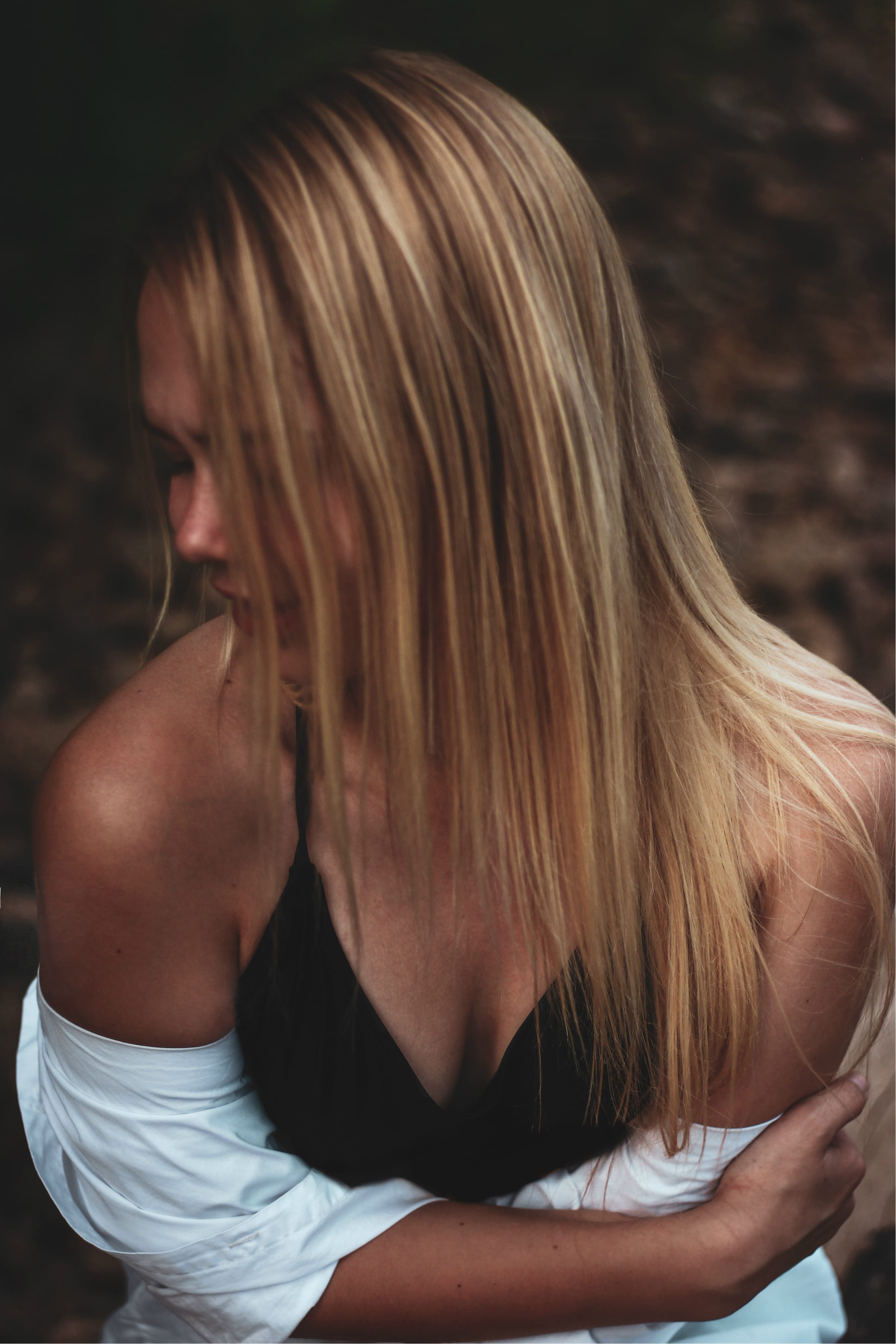 contemplation, human hair, beautiful woman, one person, hugging, young adult, s, day, hairstyle, leisure activity, adult, woman, real people, long hair, Phone HD Wallpaper