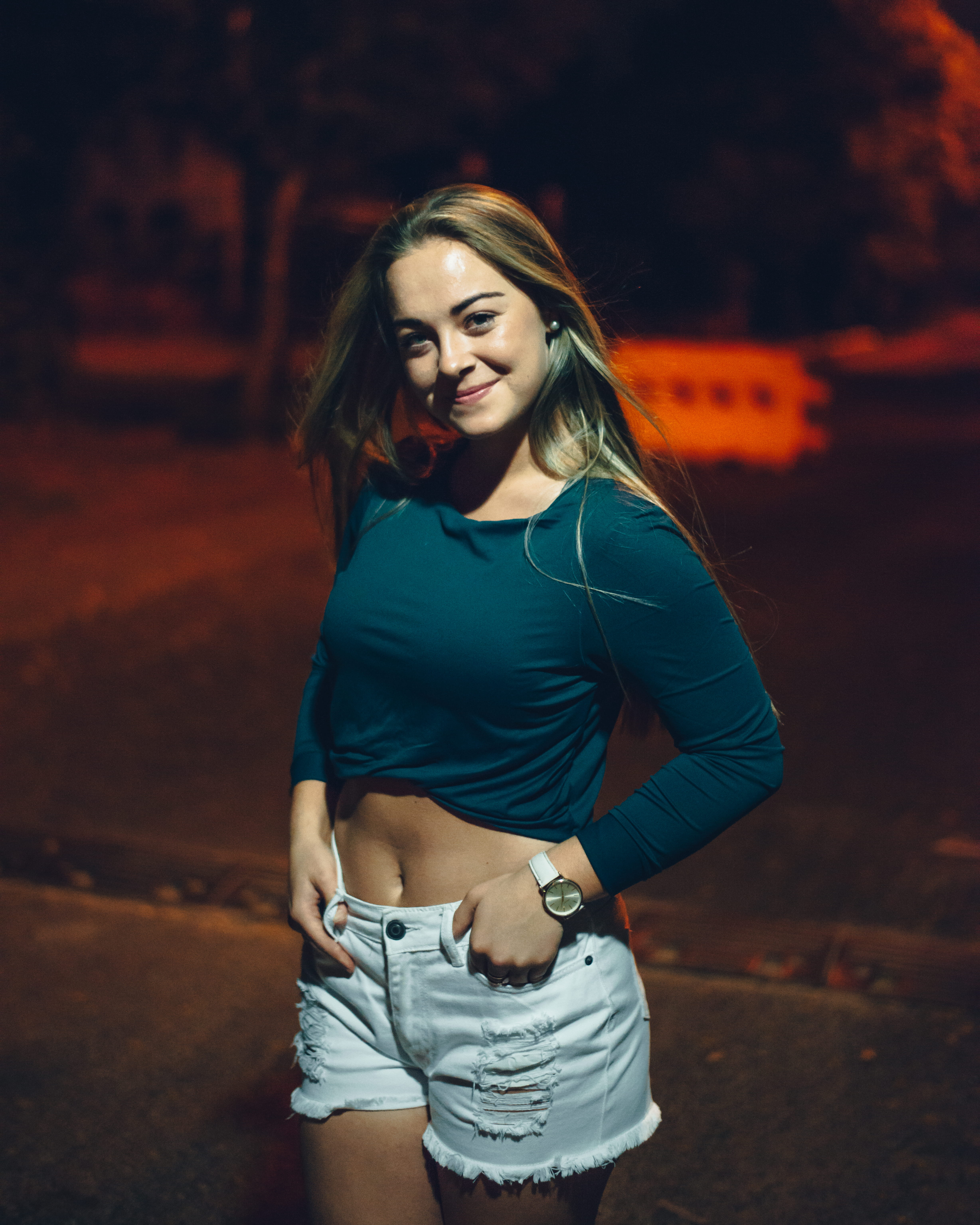 lifestyles, one person, standing, smiling, fashion, model, casual clothing, 5K, young women, wear, leisure activity, blonde hair, dark, adult, three quarter length, Phone HD Wallpaper