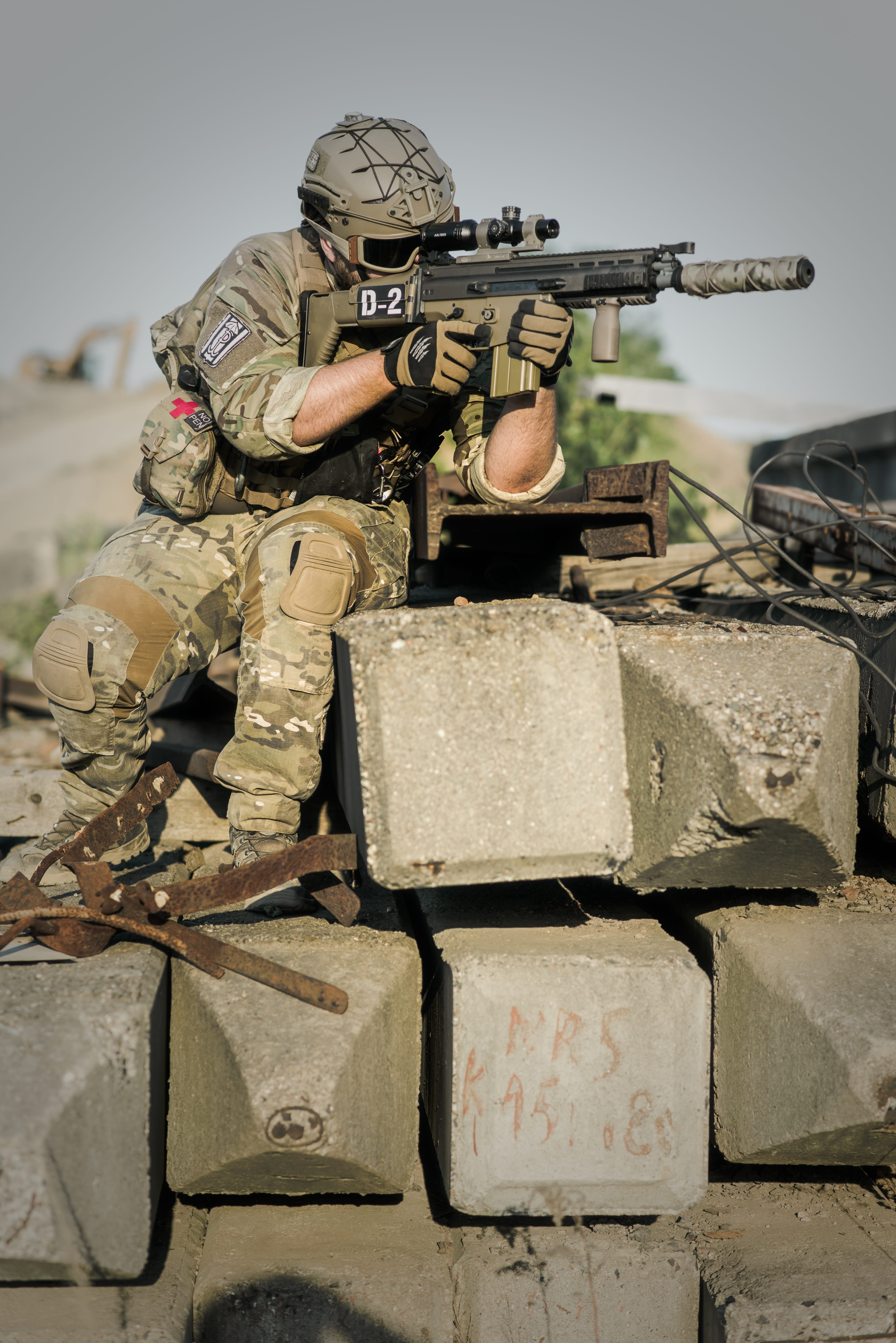 outdoor, military, War, smoke, dom, weapon, man, terrorism, shoot, fighting, person, army soldier, backpack, young, nature, active, protection, machine gun, Phone HD Wallpaper
