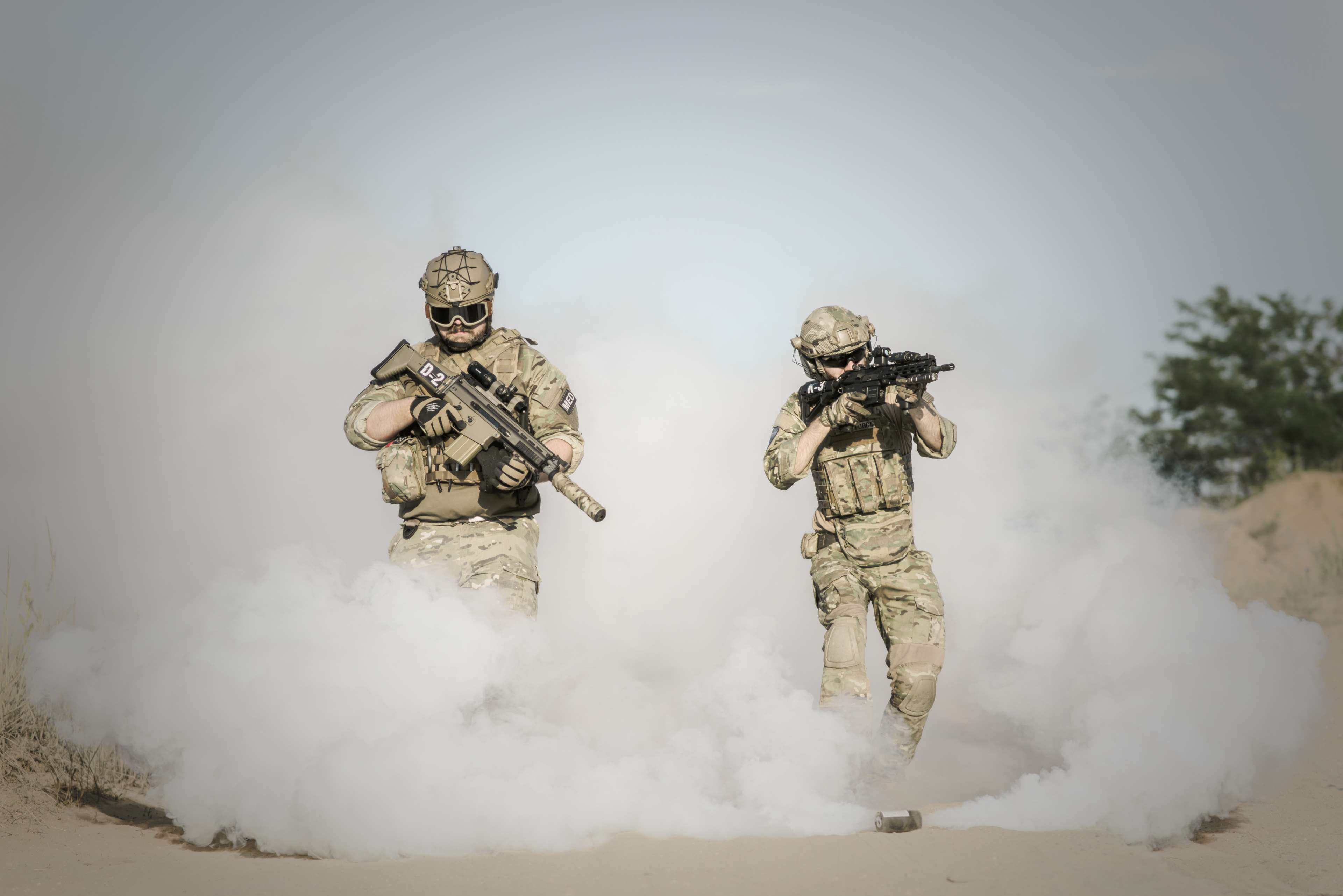 team, standing, conflict, attack, battle, weapons, special forces, holding, clothing, army soldier, weapon, armed, men, action, 4K, sand, government, machine gun, HD Wallpaper