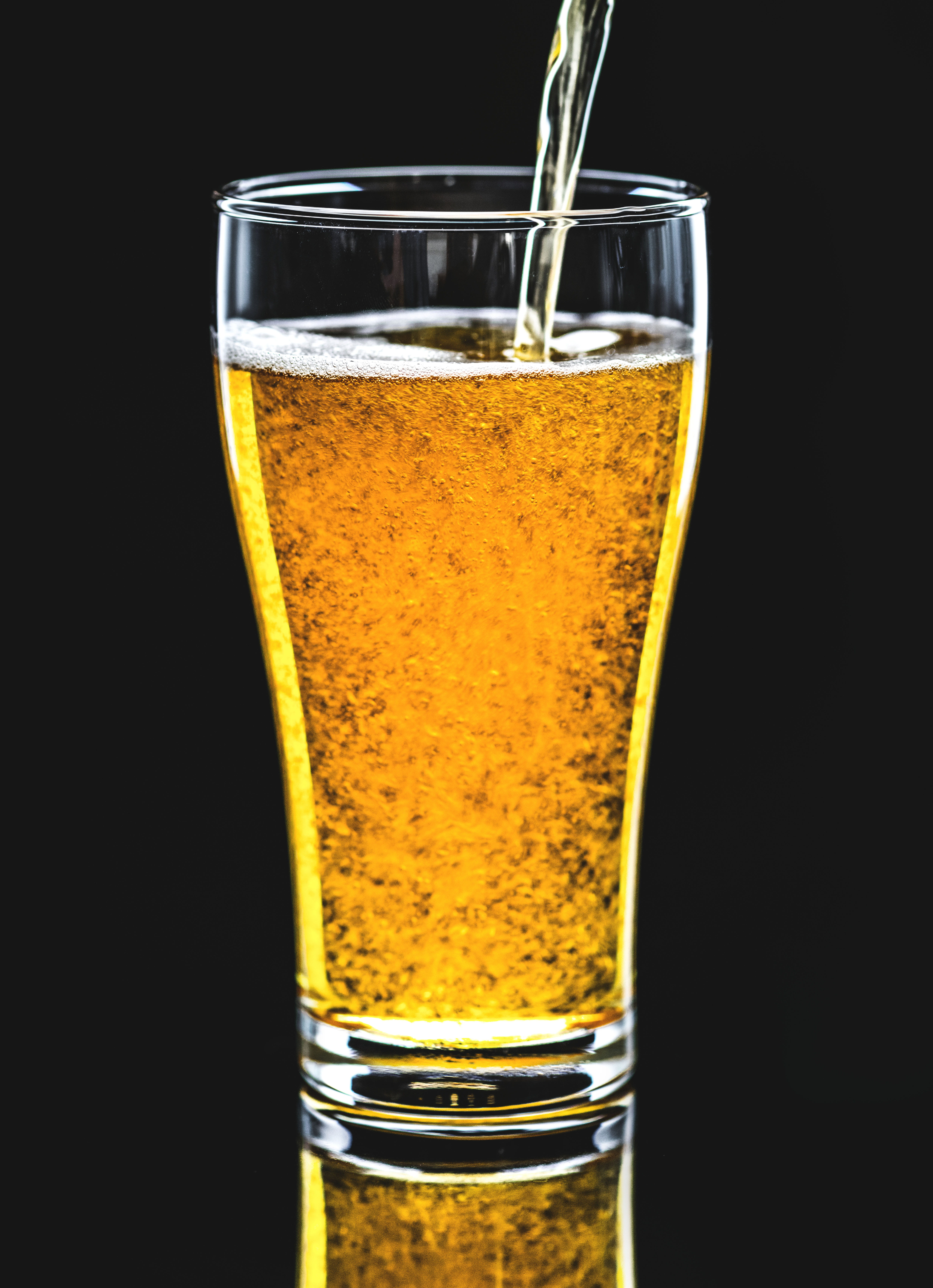 frothy drink, beverage, close, close-up, reflection, ale, black background, alcohol, food and drink, drink, no people, glass, liquor, beer, household equipment, Phone HD Wallpaper
