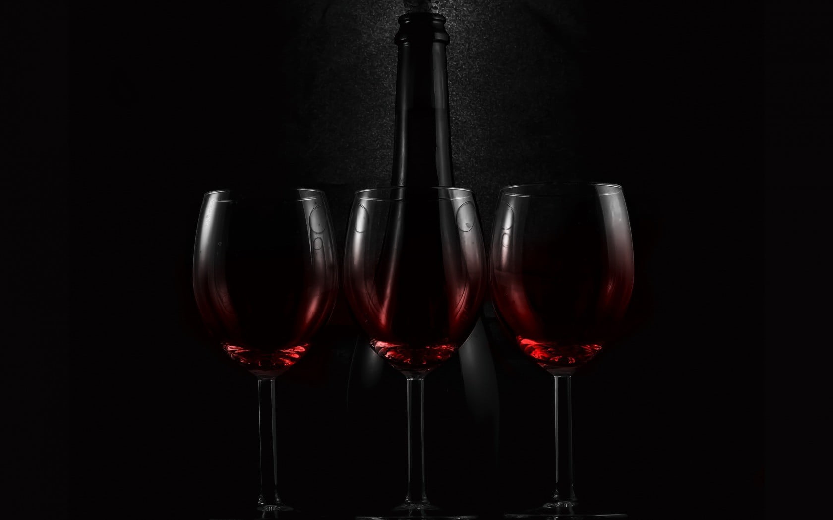 wineglass, group of objects, red, dark, no people, alcohol, wine, wine bottle, bottle, glass, indoors, 720P, drink, studio shot, household equipment, refreshment, HD Wallpaper