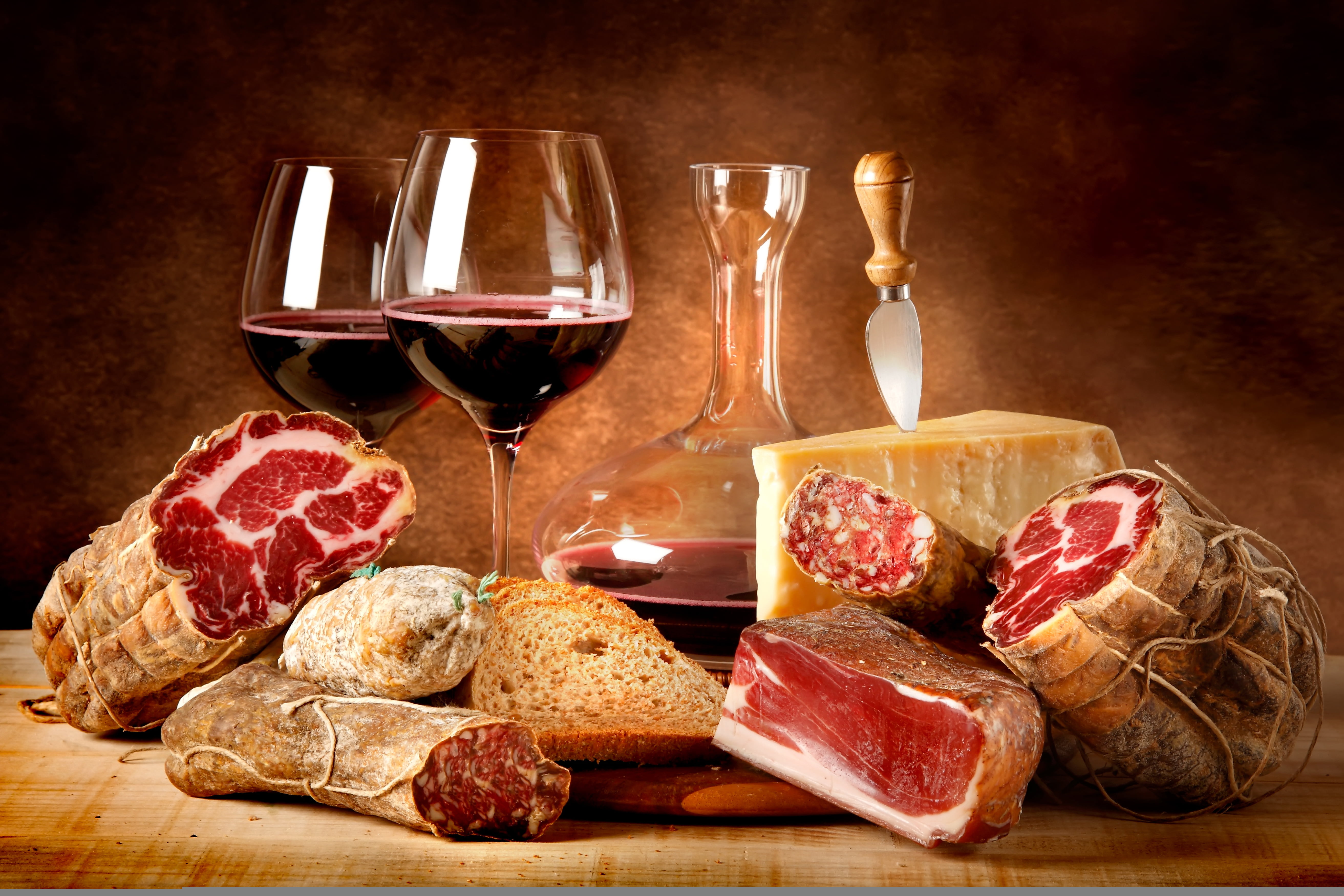 dinner, red Wine, Parmesan, backgrounds, beef, slice, salami, smoked sausage, red, black background, gourmet, ham, wineglass, bread, glasses, refreshment, HD Wallpaper