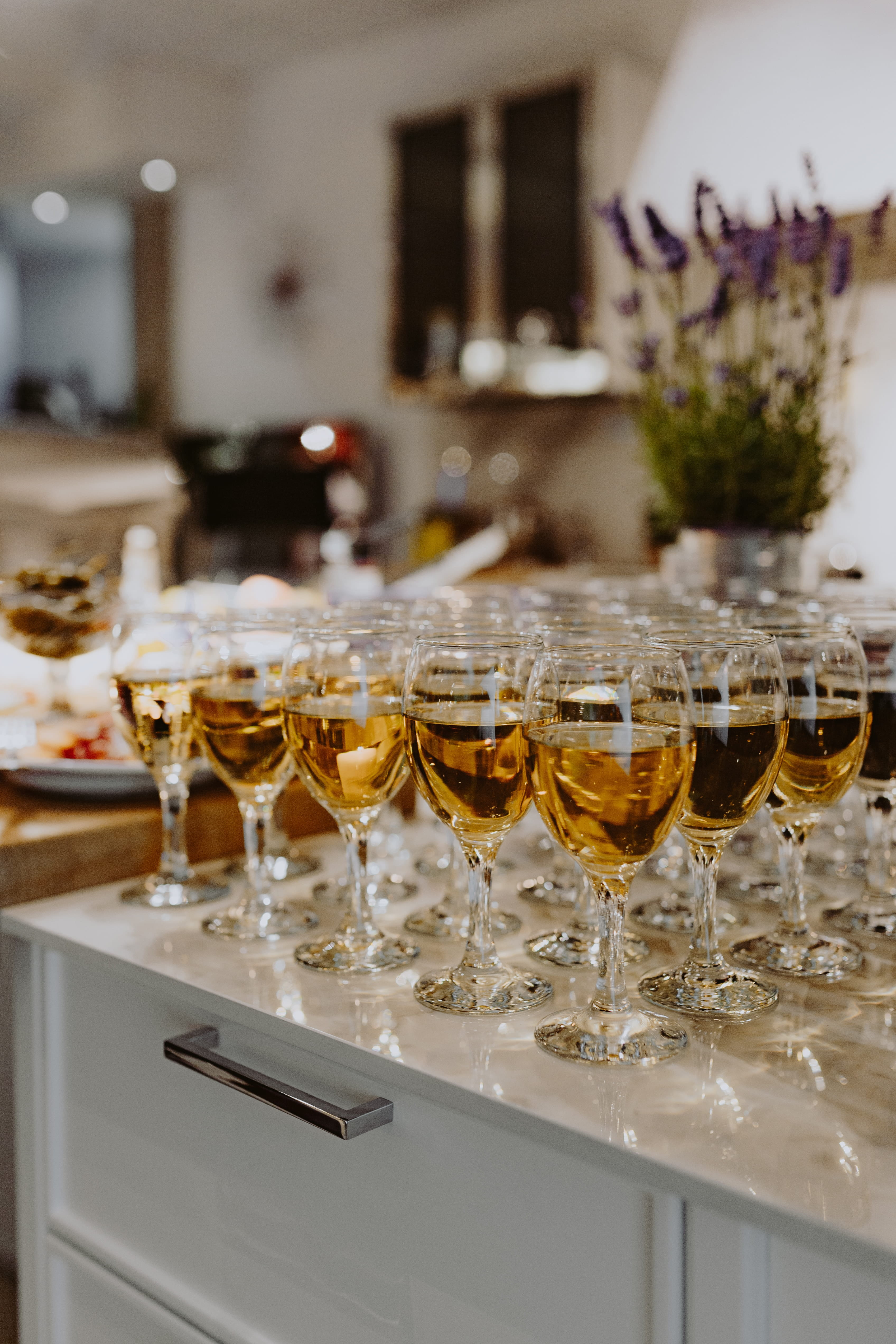 table, bar counter, focus on foreground, food and drink, glass - material, drink, different, glasses, glass, wine, 4K, wineglass, red wine, freshness, Phone HD Wallpaper