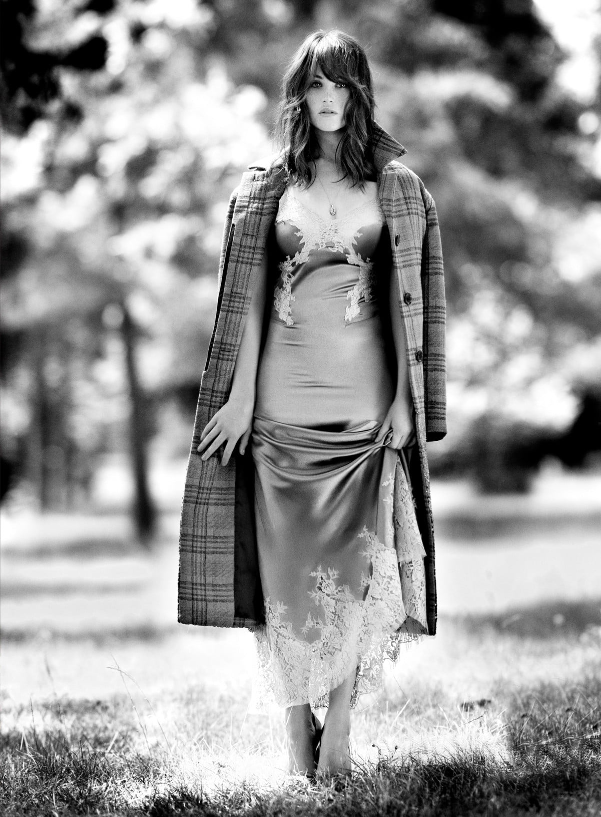 cheerful, grass, park - Man Made Space, beauty, standing, long Hair, retro Styled, plant, people, adult, full length, casual Clothing, photography, grayscale, Phone HD Wallpaper