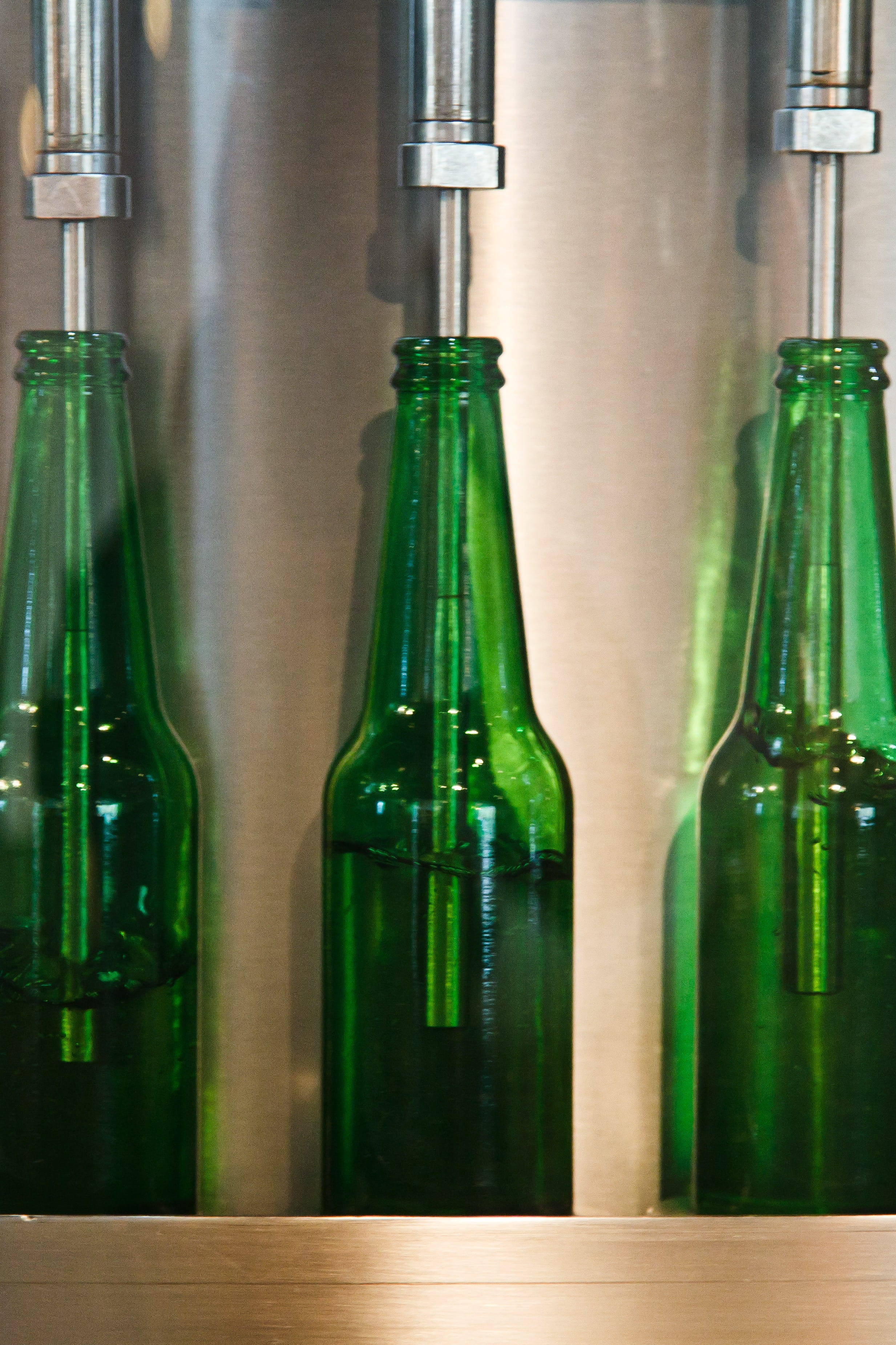 alcohol, liquid, industrial, Beverage, still life, motion, glass - Material, machine, green, line, bottles, table, food and drink, Beer, Bottle, container, Phone HD Wallpaper