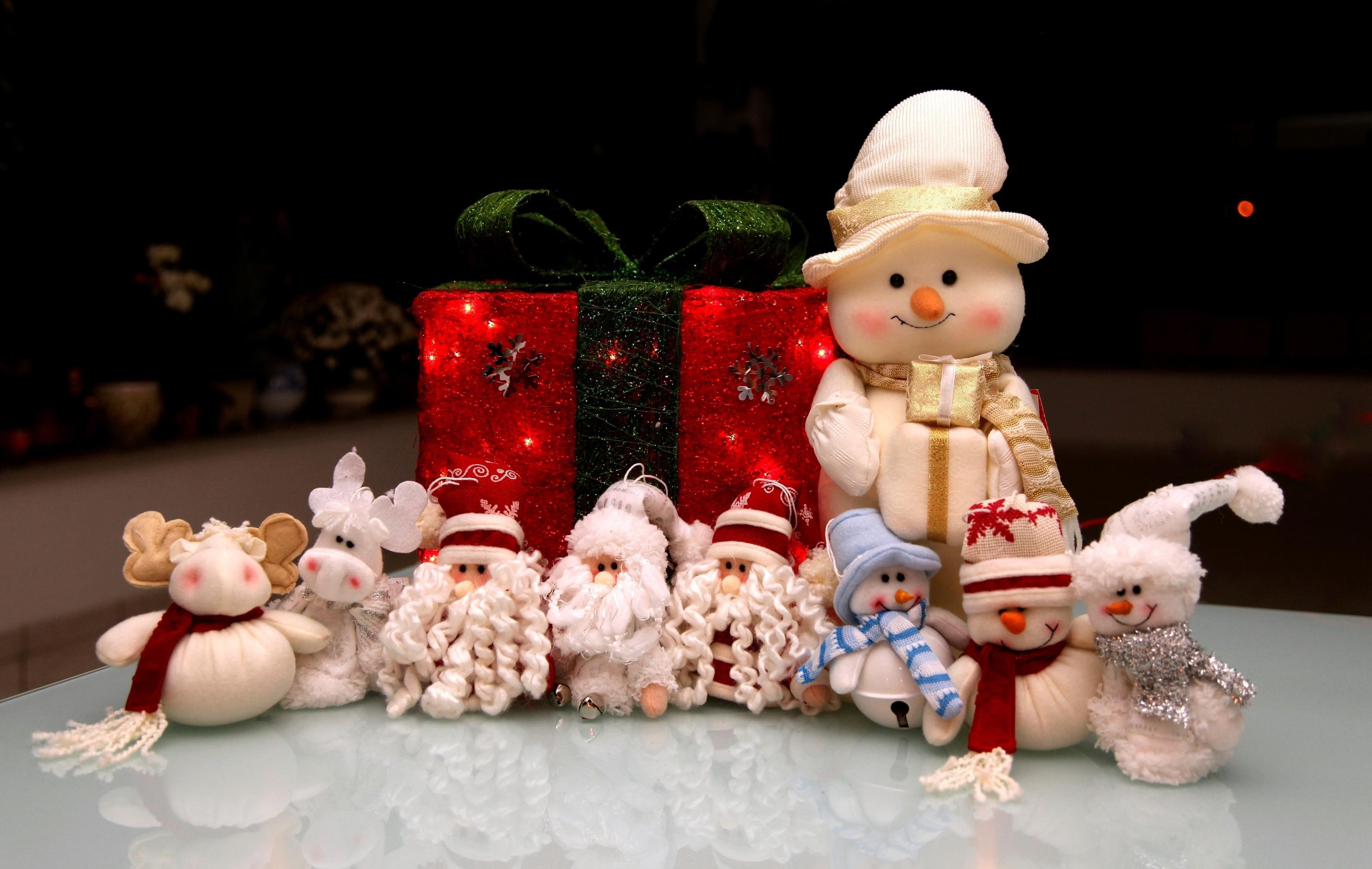 gifts, toys, claus, santa claus, christmas, snowmen, year, santa, new, new year, holiday, 2K, HD Wallpaper