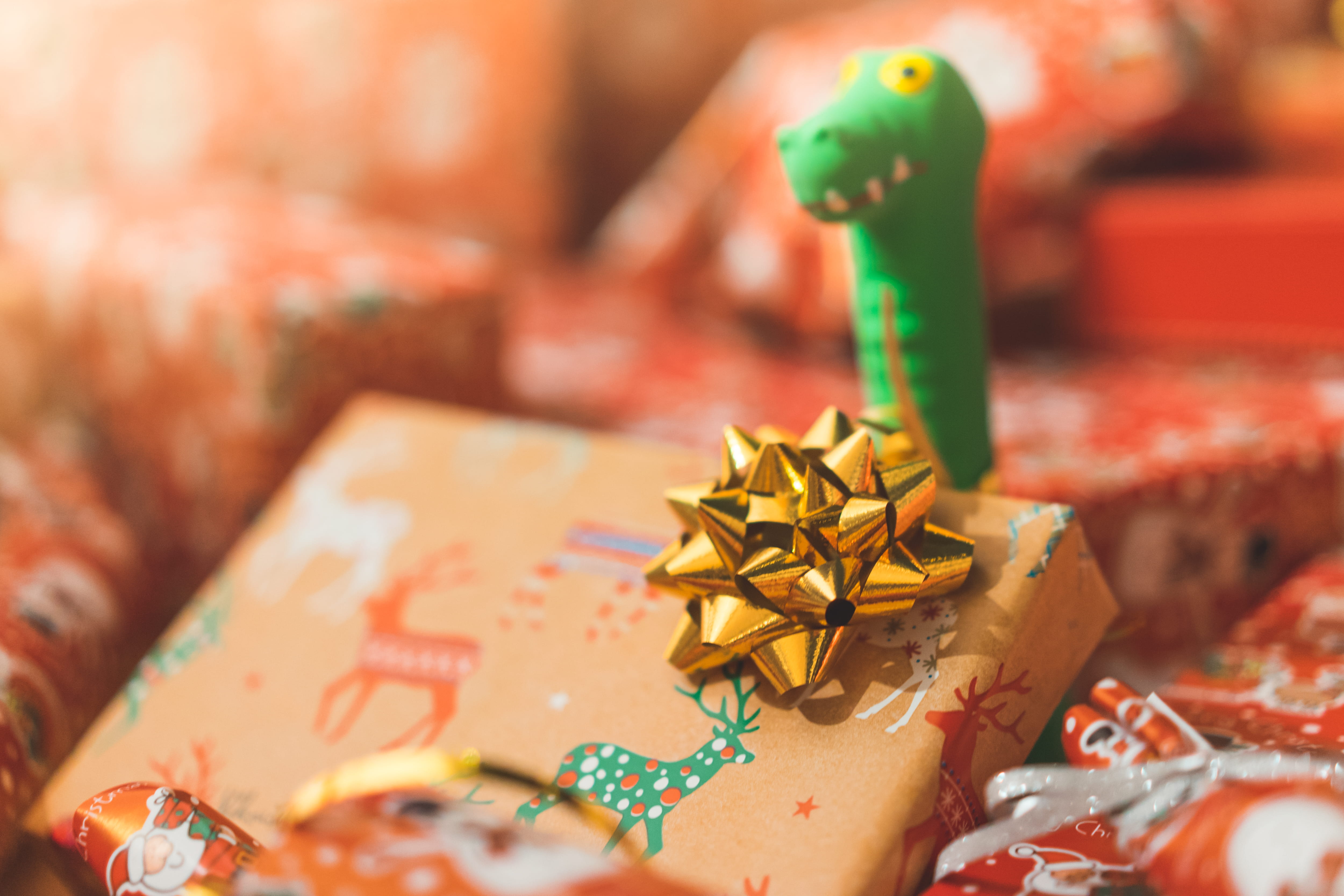 sweets, top, lovely, celebration, no people, christmas decoration, wrapping paper, close-up, box - container, ribbon - sewing item, toys, wrapped, presents, HD Wallpaper