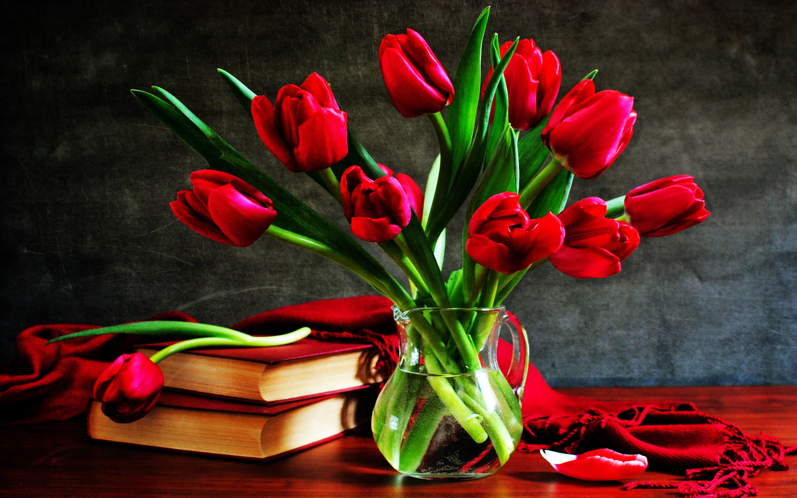 red, desk, books, vase, tulips, nature static, 2K, flowers, HD Wallpaper