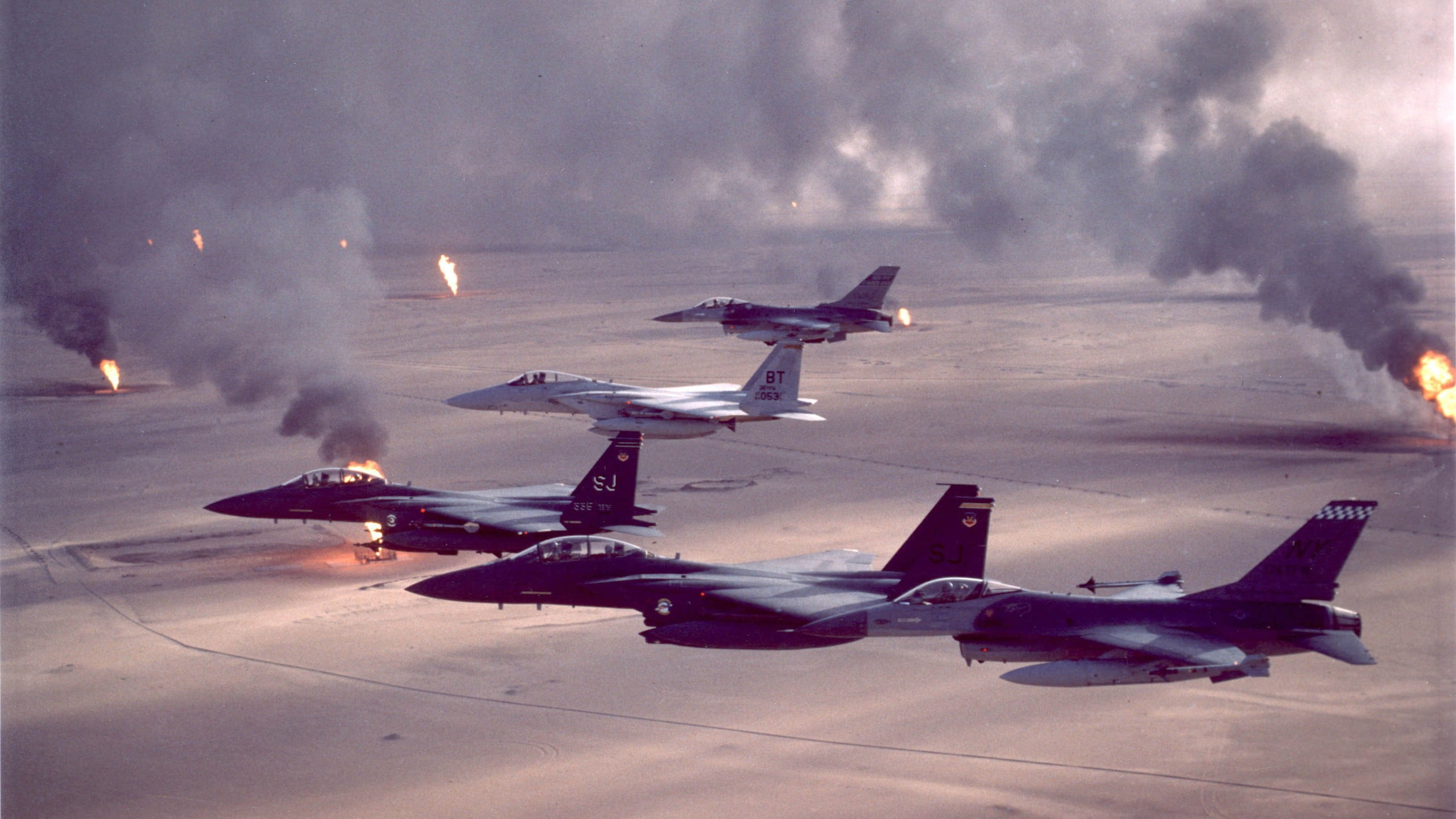 burning, on the move, military, Operation Desert Storm, motion, jet fighter, F-15 Strike Eagle, no people, General Dynamics F-16 Fighting Falcon, fire, HD Wallpaper