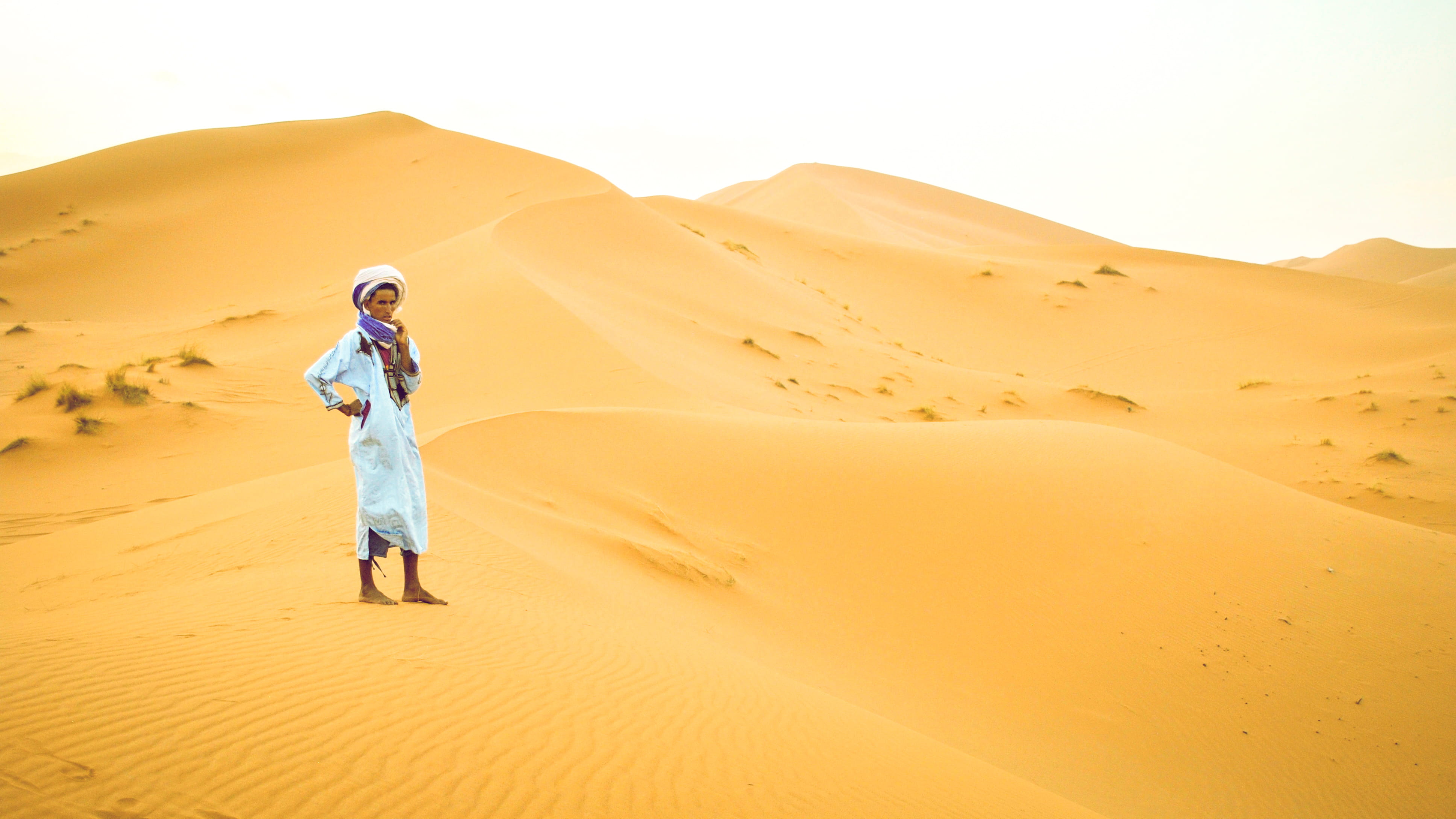 lonely, wildlife, sand, women, dune, climate, hairstyle, desert, fashion, young, full length, environment, adult, one person, sand dune, scenics - nature, HD Wallpaper