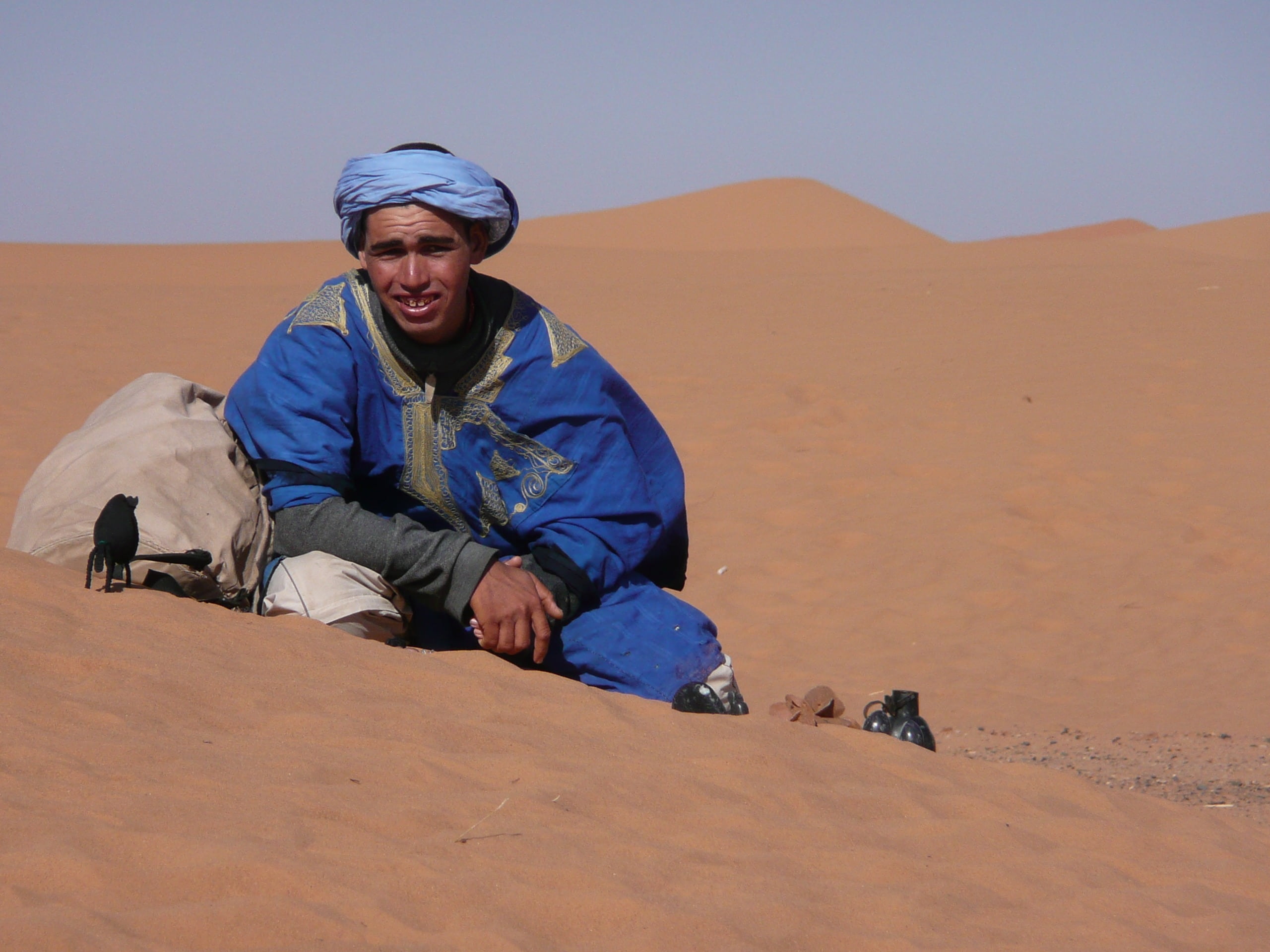 sahara, domestic, one animal, leisure activity, desert, residents, front view, sand Dune, man, real people, arid climate, brown, environment, drought, suit, HD Wallpaper