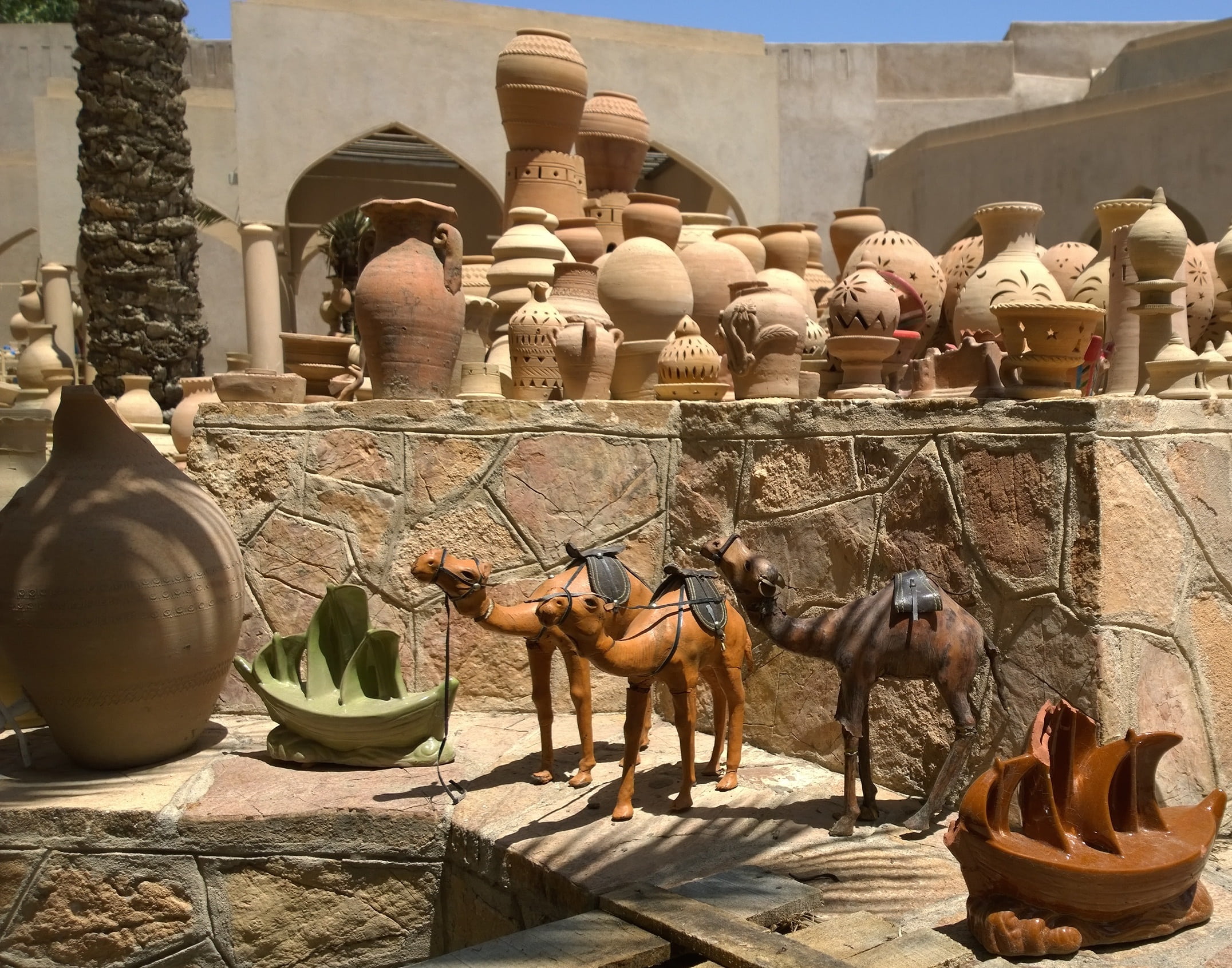 pots, built structure, building, statue, pottery, oman, nature, male likeness, souvenir, cultures, sculpture, retail display, creativity, human representation, HD Wallpaper