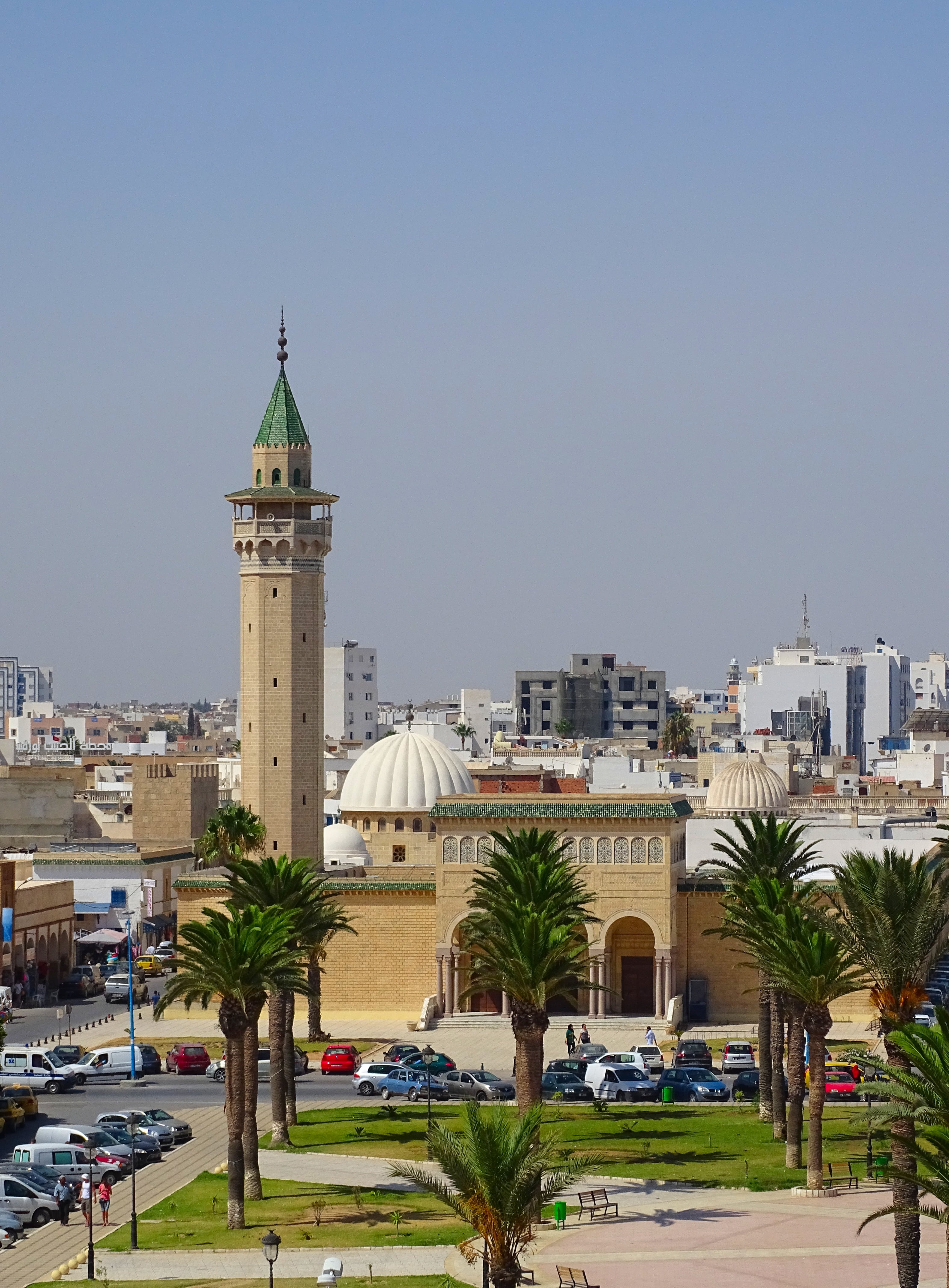 transportation, tree, building, spirituality, nature, tall - high, mosque, city, clear sky, mode of transportation, car, minaret, built structure, 4K, Phone HD Wallpaper