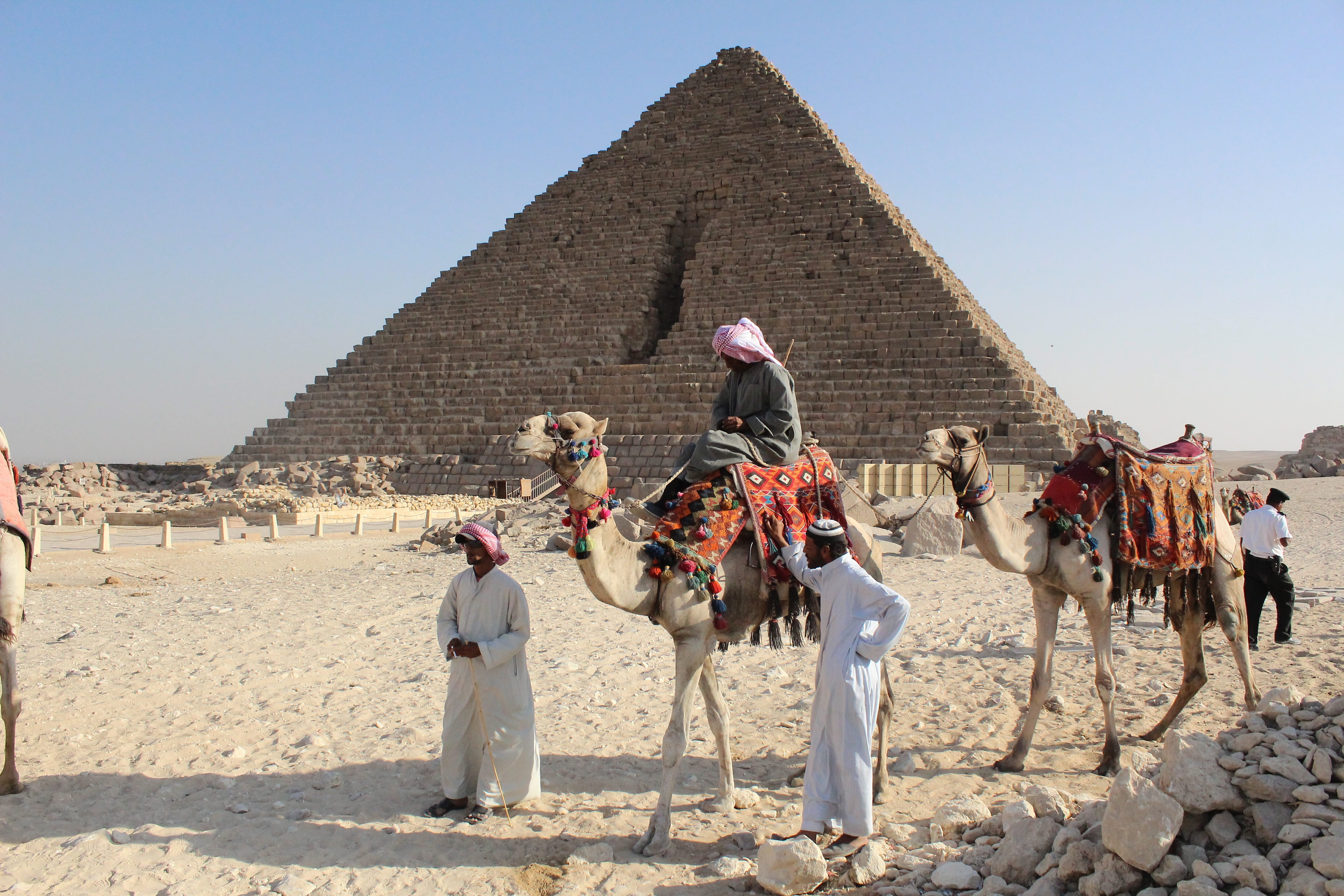 ancient civilization, day, pyramid, group of animals, outdoors, group of people, archeology, domestic, men, mammal, sunlight, nature, sand, camel, sky, HD Wallpaper