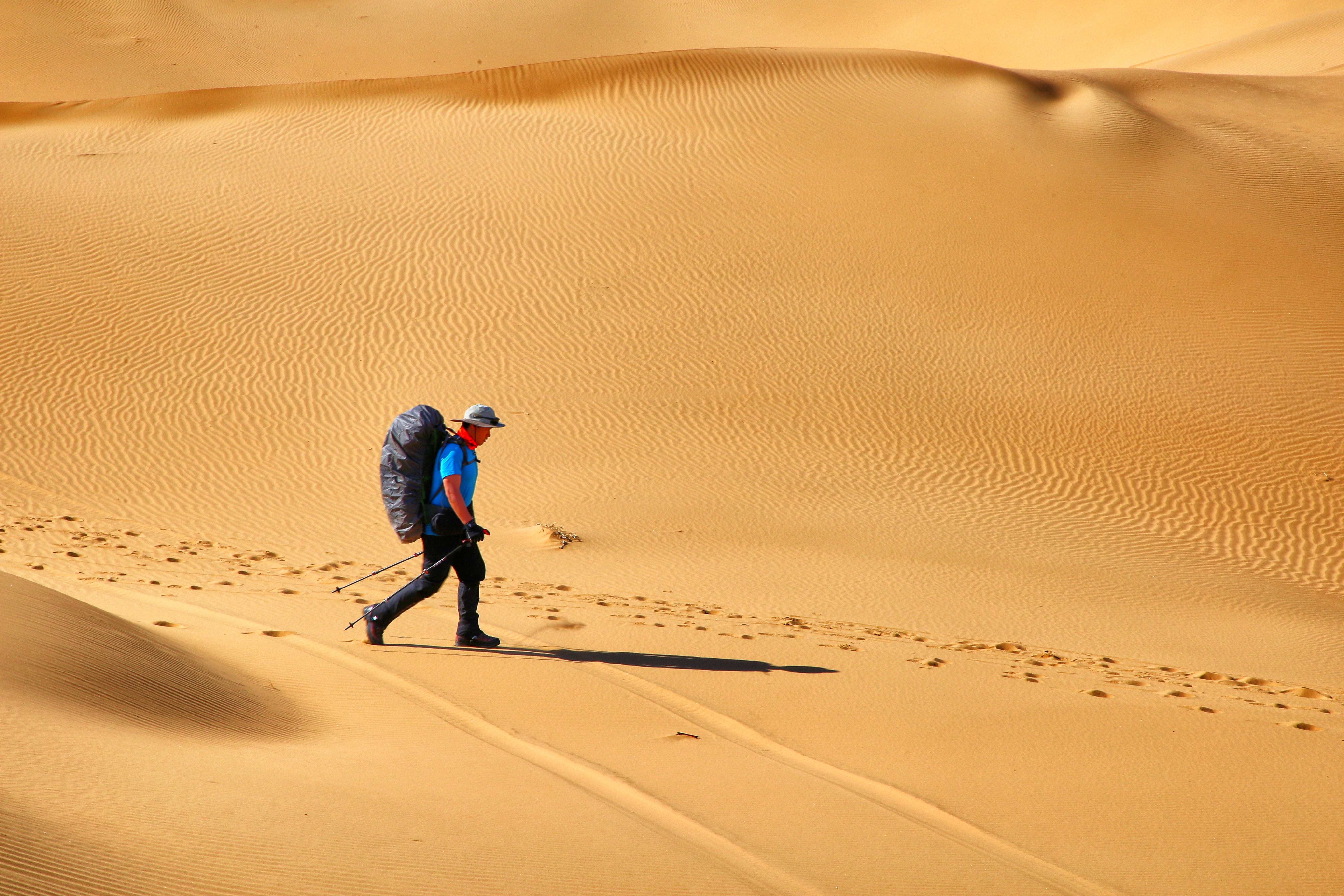 leisure activity, technology, walking, scenics - nature, arid climate, climate, sand, men, travel, photography themes, people, figure, one man only, man, HD Wallpaper
