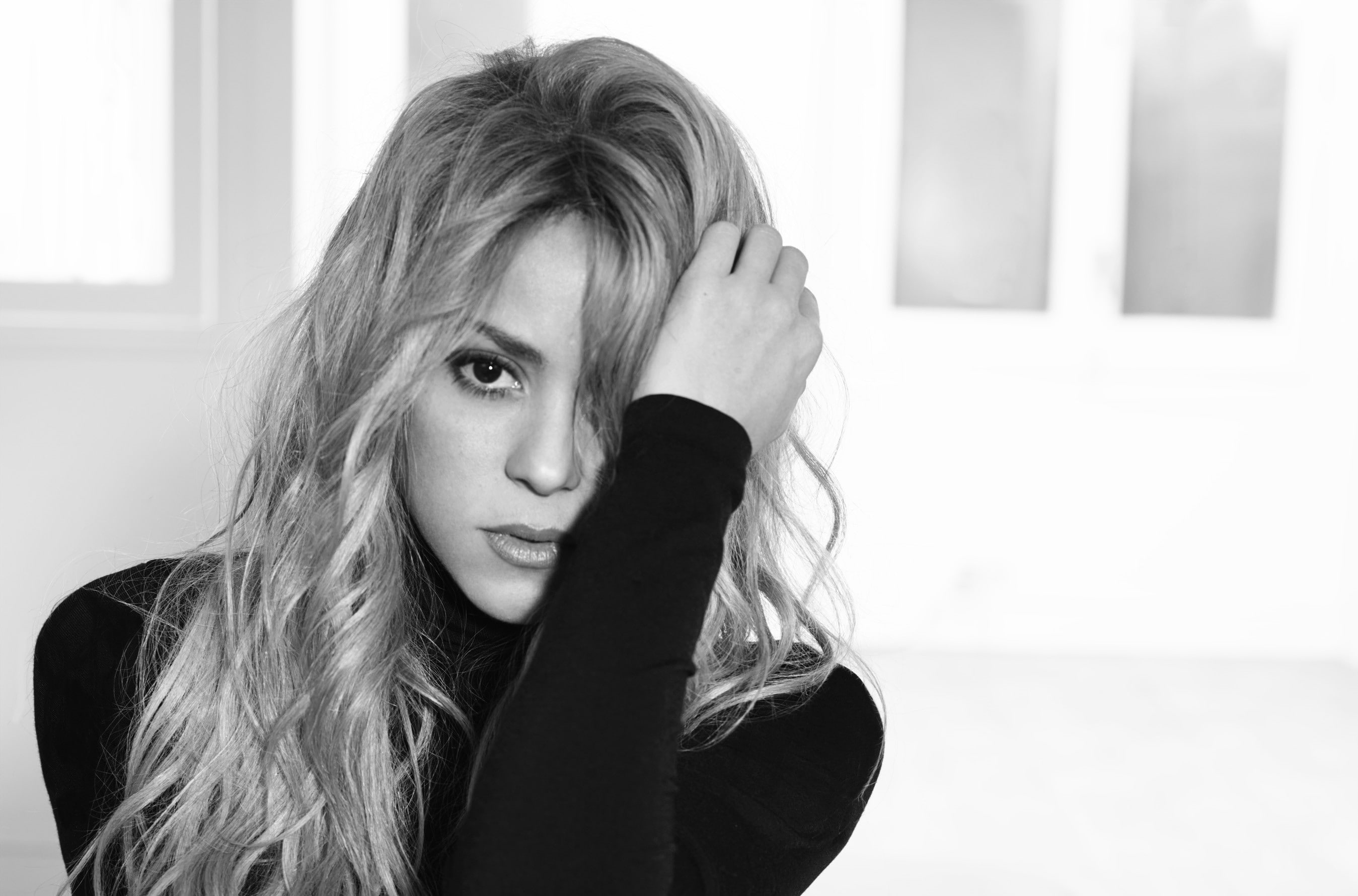 singer, woman, 2K, Shakira, blonde, black and white, grayscale, HD Wallpaper