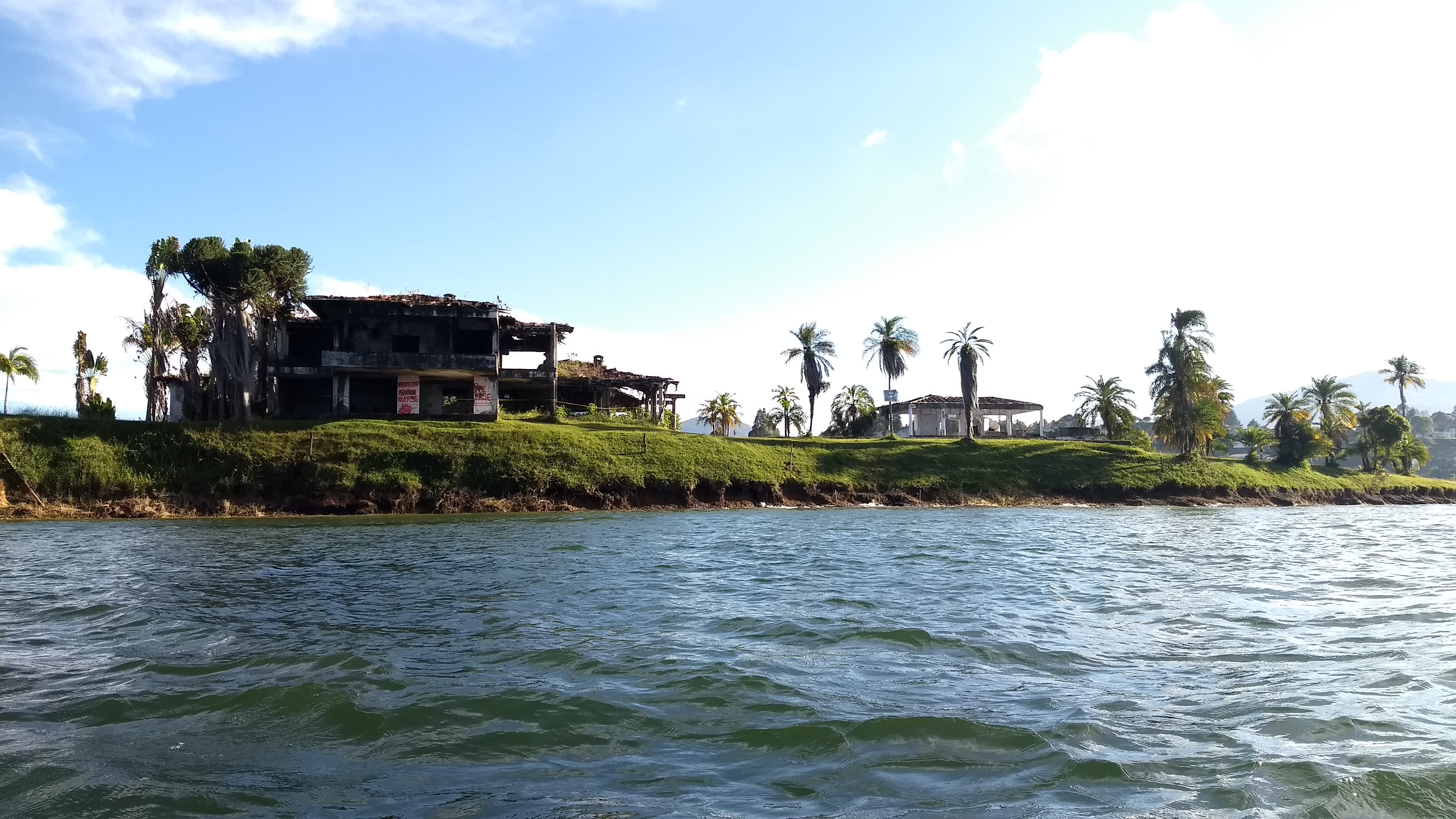 scenics - nature, flowing water, nature, built structure, building exterior, guatapé, beauty in nature, pablo escobar, tranquility, lake, waterfront, architecture, HD Wallpaper