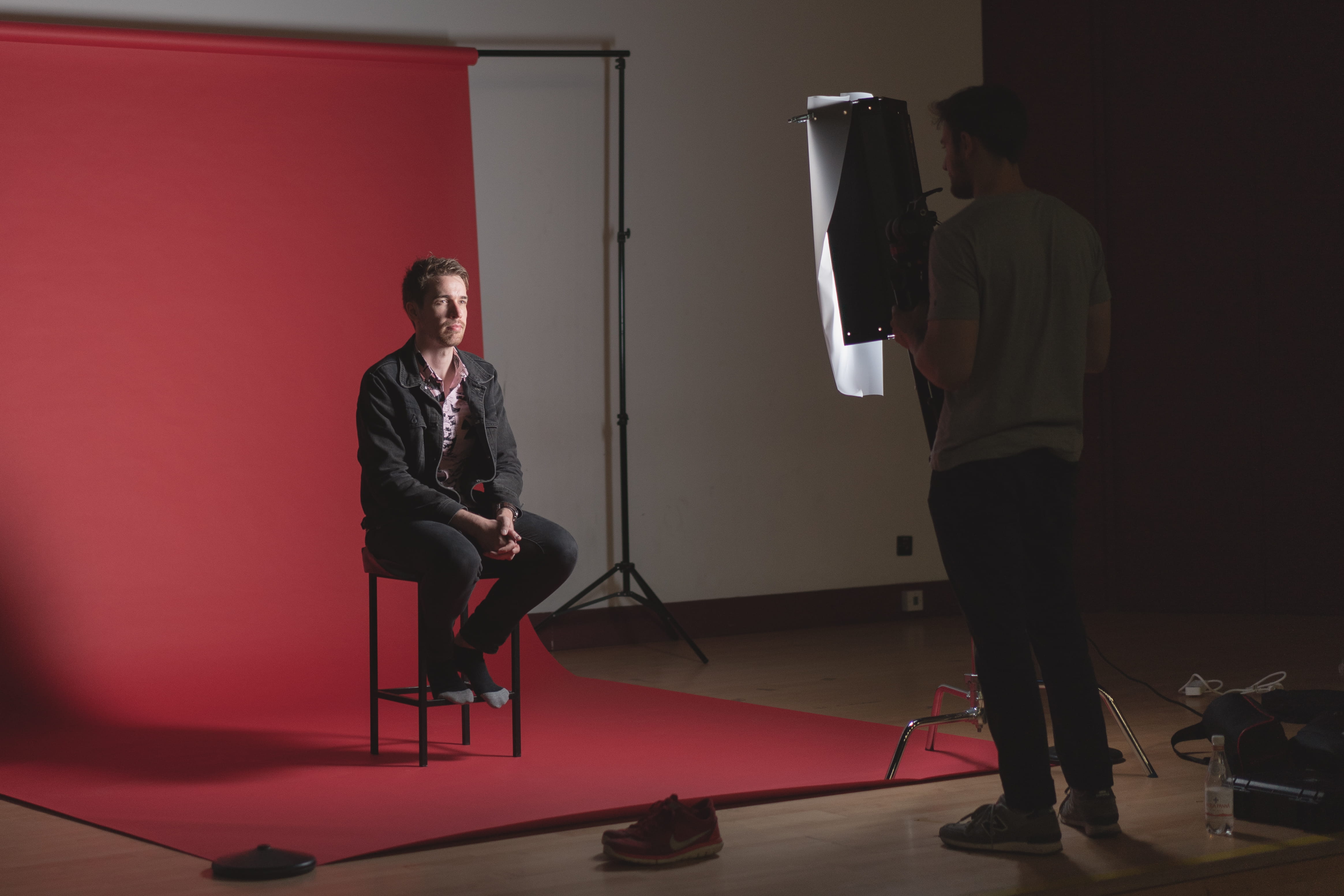 indoor, equipment, stool, photo shoot, the media, male, lighting, front, film studio, lighting equipment, 4K, stage, people, technology, behind the scenes, HD Wallpaper