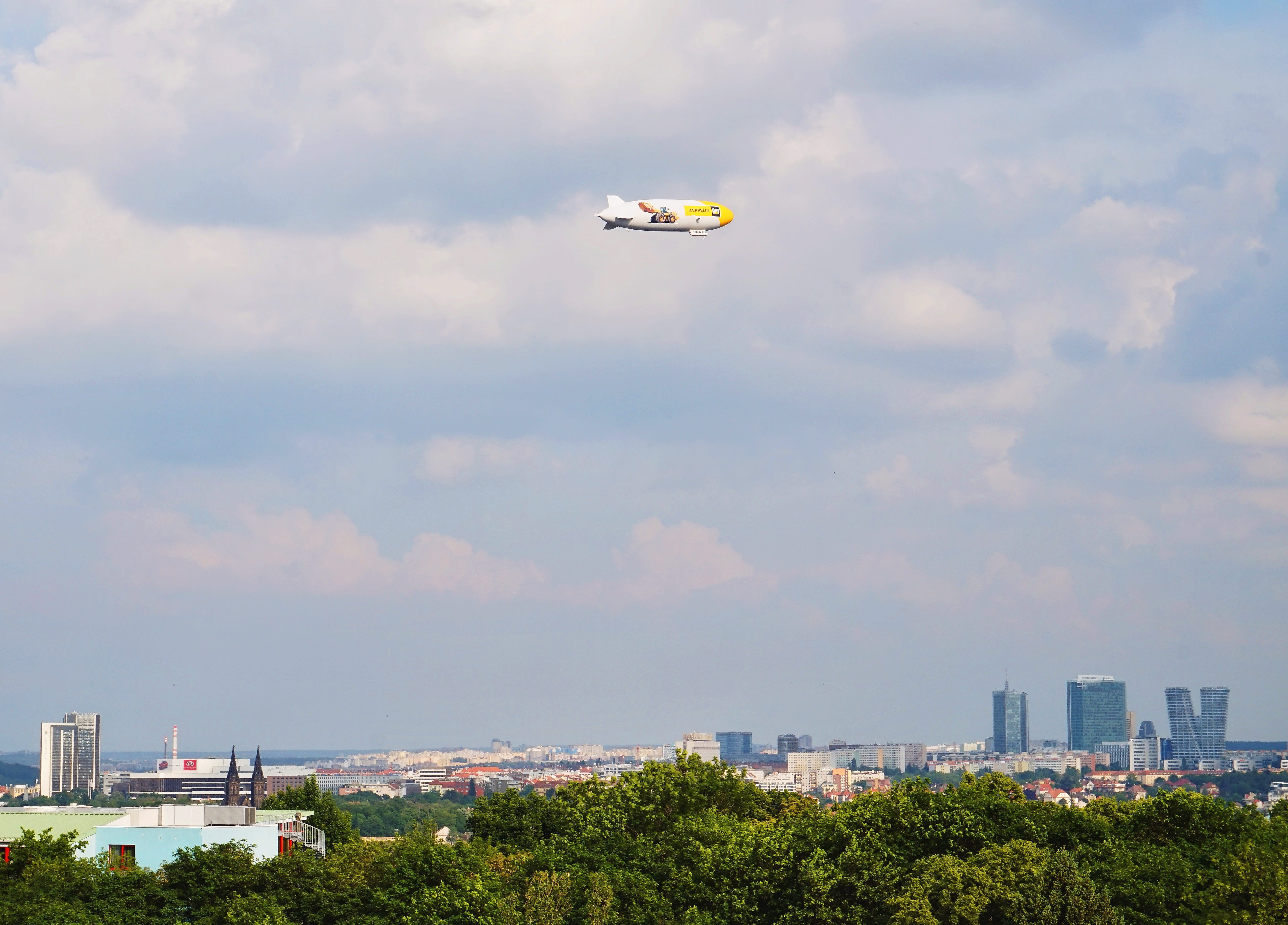 prague, 4K, cityscape, tourism, airship, tree, afternoon, sightseeing, balloon, skyline, flying, outdoors, mode of transportation, airplane, zeppelin, HD Wallpaper