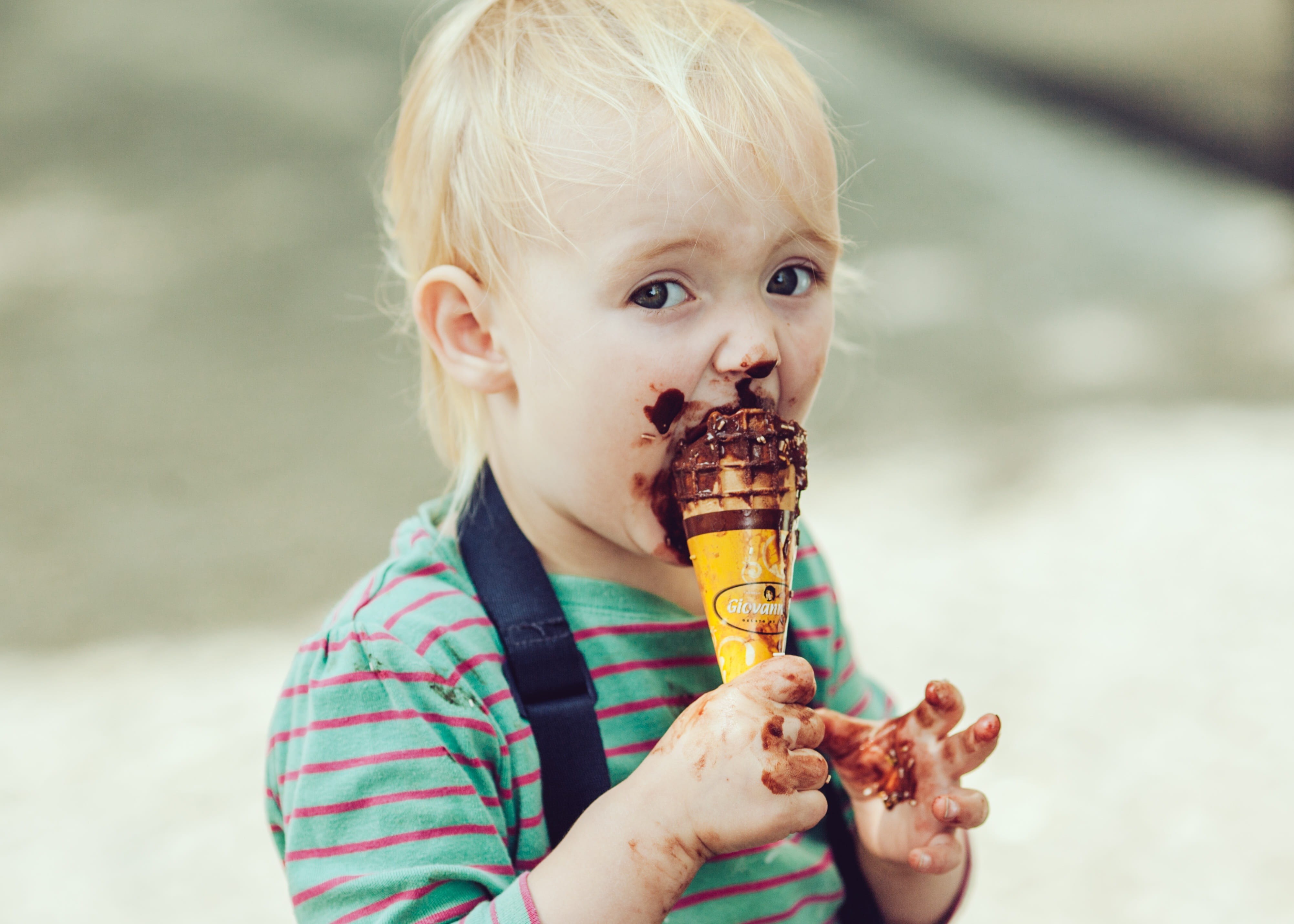 frozen food, portrait, innocence, dairy product, outdoors, childhood, blond hair, 4K, sweet, sweet food, hair, dirty, ice, people, eating, chocolate, focus on foreground, HD Wallpaper